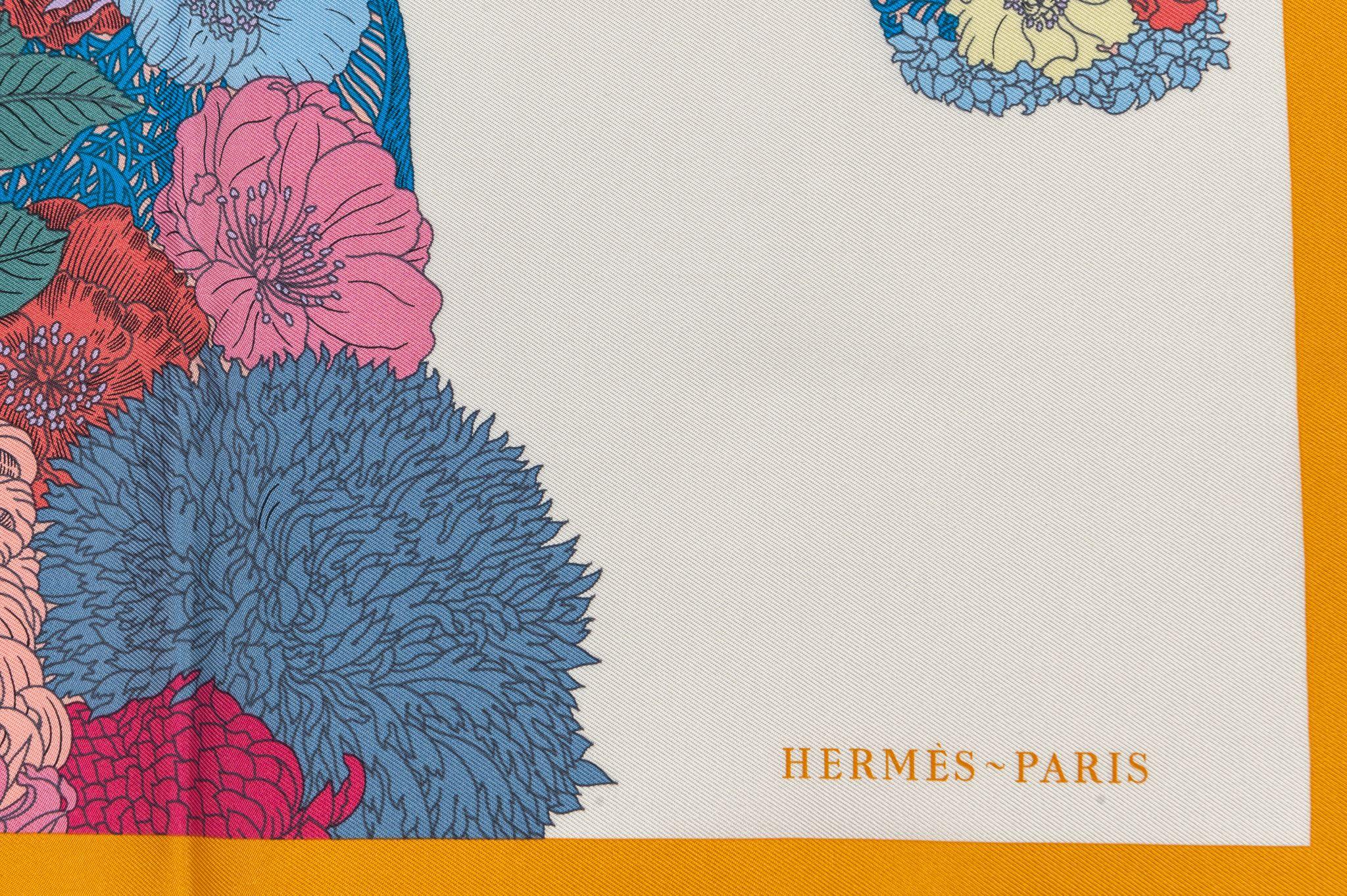 Hermes Carré Gavroche Robe Regère BNIB In New Condition In West Hollywood, CA