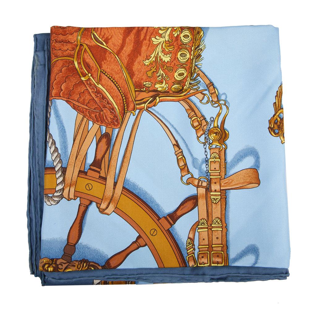 Beautiful carré from Hermès in silk.

Condition: good
It was cleaned but some stains remain
Made in France
Materials: 100% silk
Colors: blue, brown
Dimensions: 90x90cm
Designer: Philippe Ledoux
Details: the composition tag is still on, signed Hermès