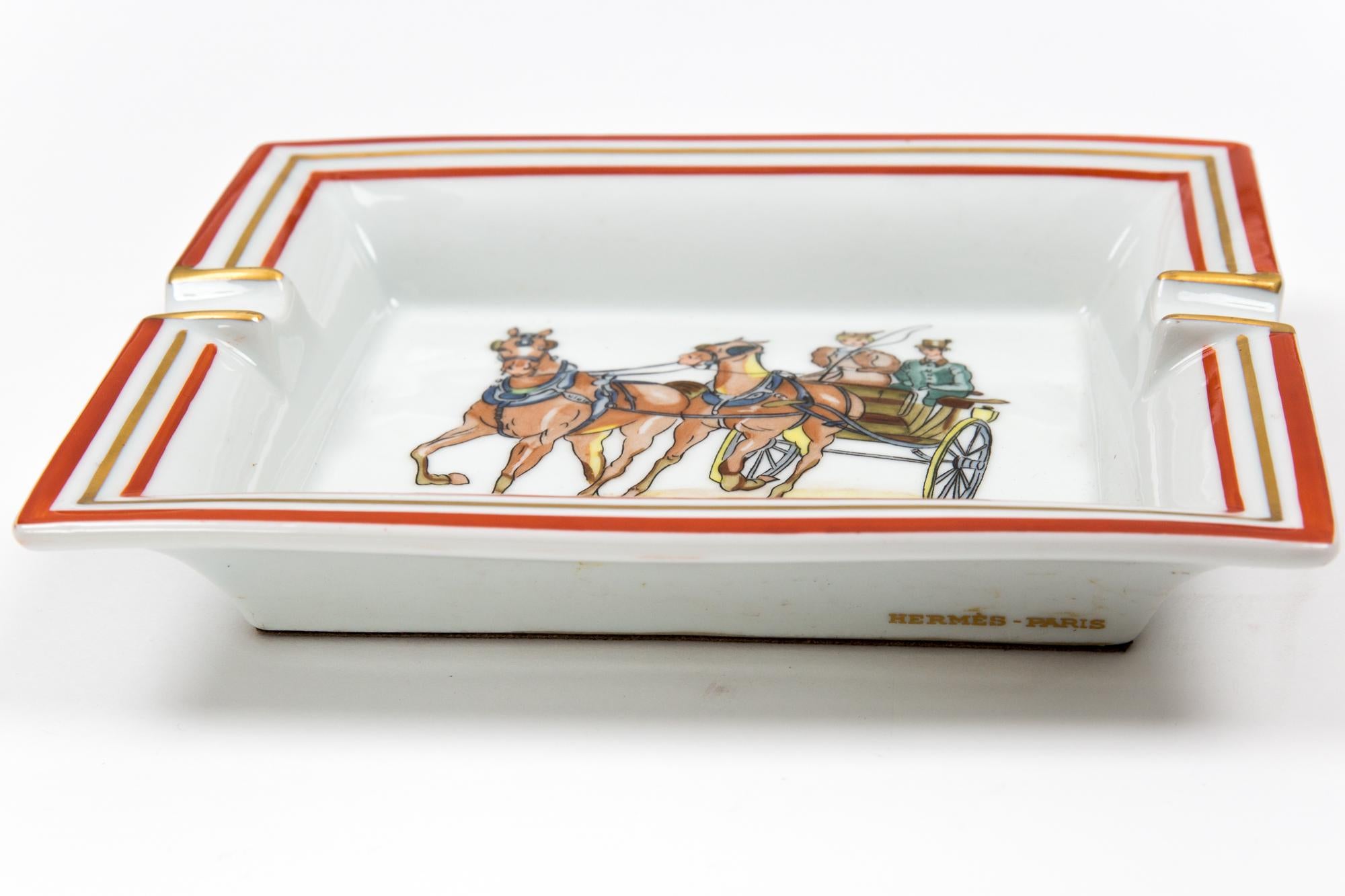 Hermes Carriage Print Porcelain Ashtray Organizer In Good Condition For Sale In Paris, FR