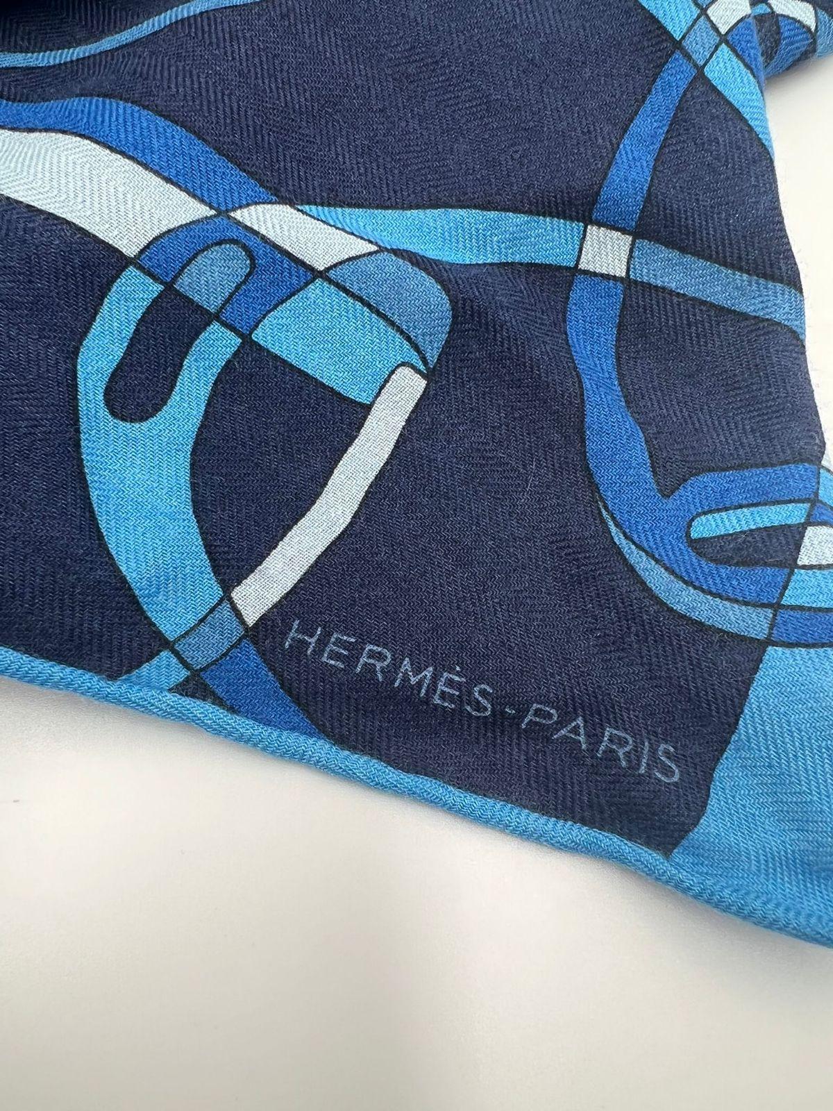Preloved, never used with original package
70% cashmere, 30% silk
Size: 75 x 200 cm