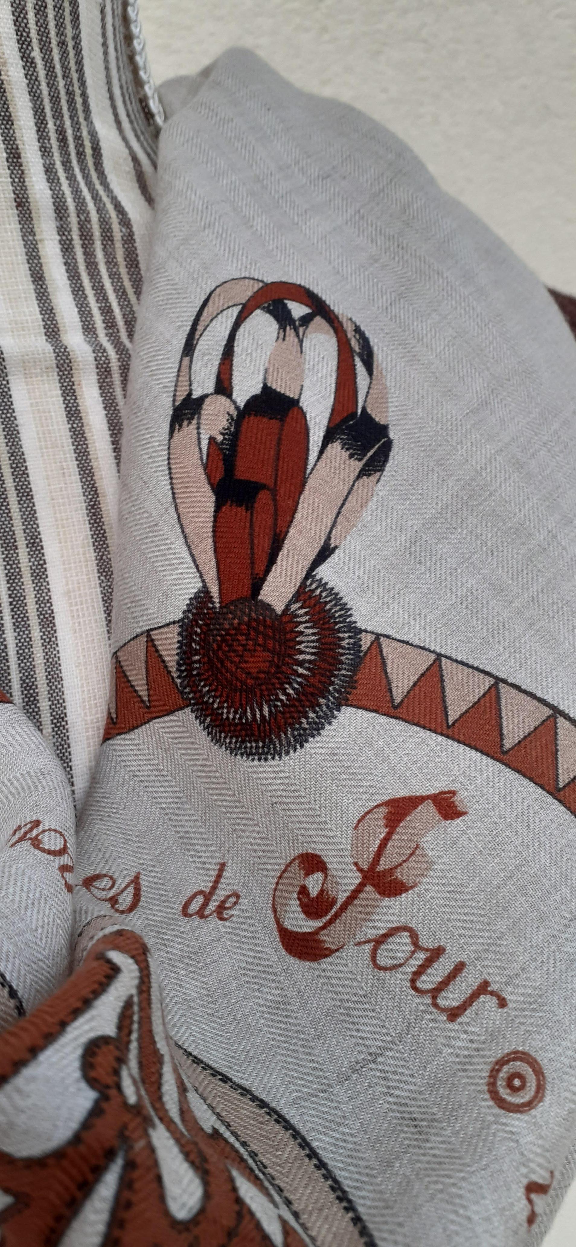 Hermès Cashmere and Silk Scarf Encadré Blason Natural 90 cm  For Sale 4