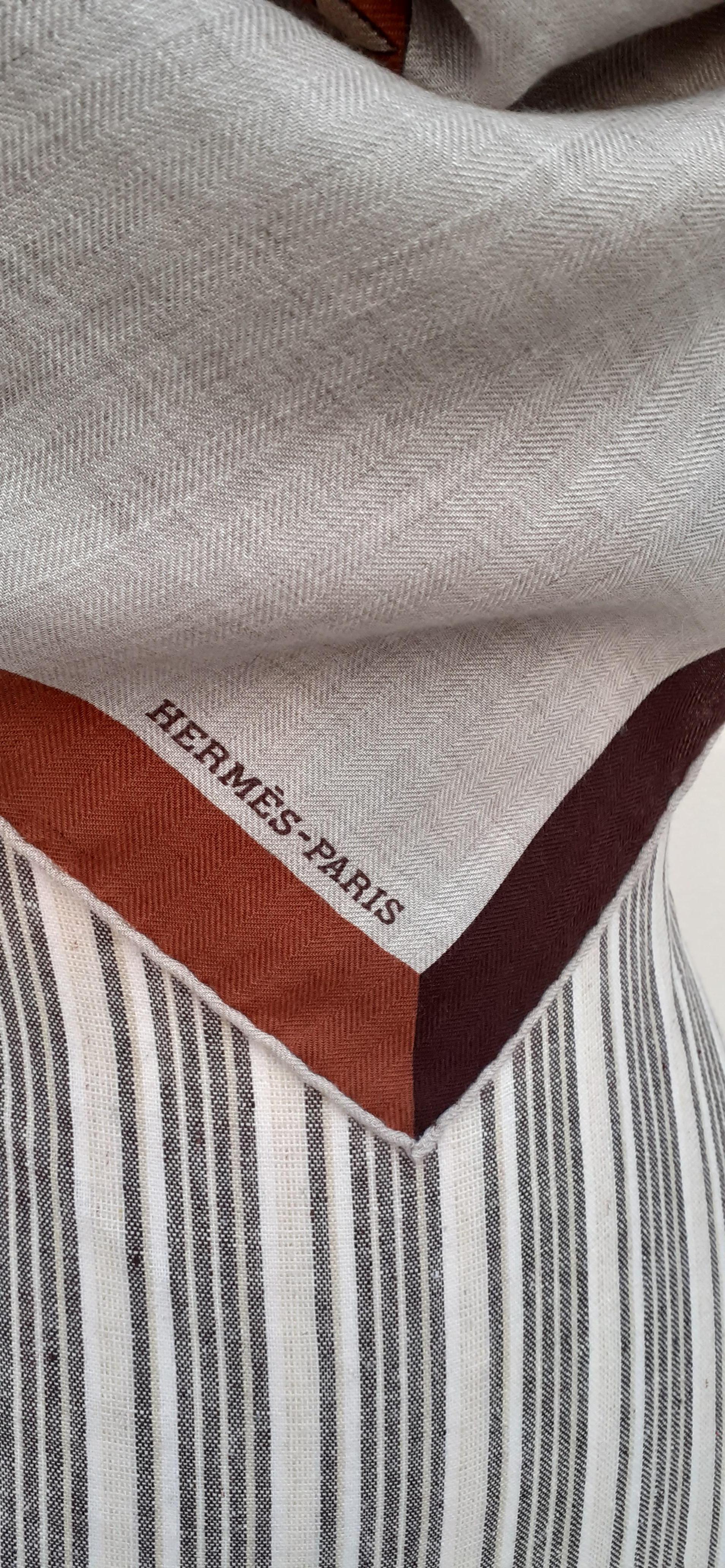 Hermès Cashmere and Silk Scarf Encadré Blason Natural 90 cm  For Sale 6