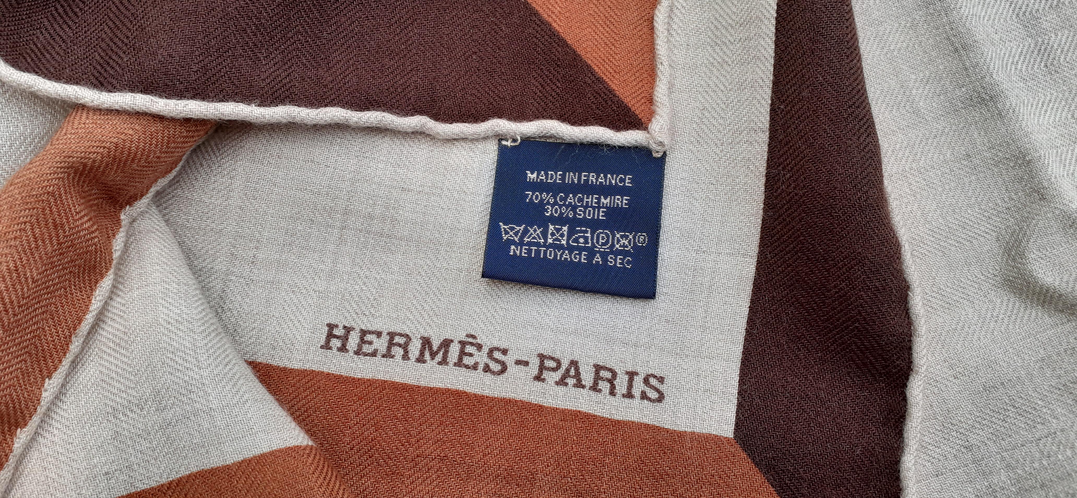 Women's Hermès Cashmere and Silk Scarf Encadré Blason Natural 90 cm  For Sale