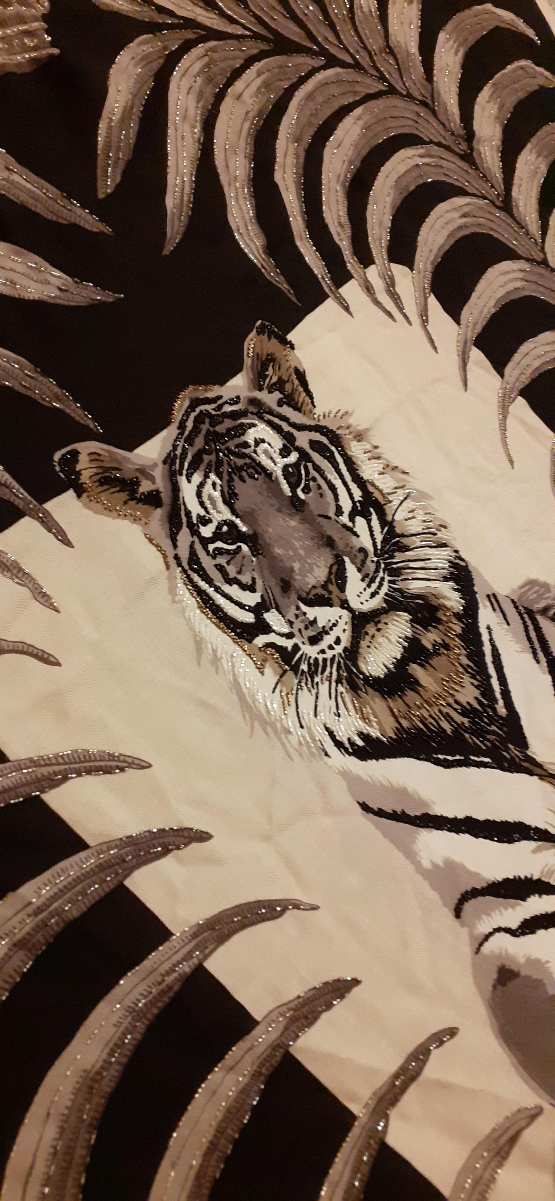 Hermès Cashmere and Silk Shawl Tigre Royal Hand Beaded Made in India 140 cm RARE For Sale 12