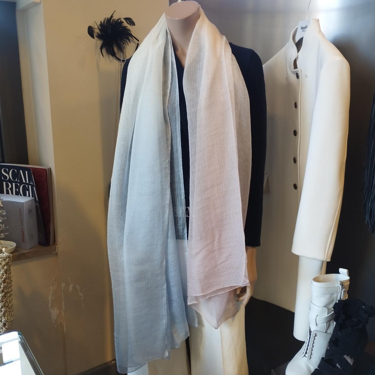 Perfect for a beautiful present
Hermès Stole
Cashmere (60%) and silk
Tricolor (azure, pink and ivory) shaded
With box
Cm 204 x 102 (80 x 40 inches)