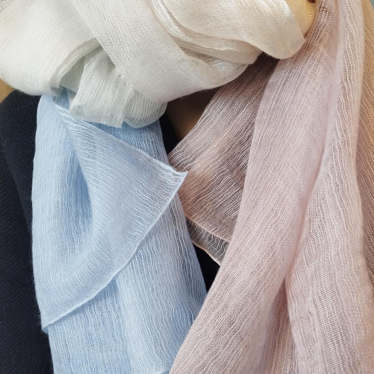 Hermès Cashmere and Silk Stole In Excellent Condition For Sale In Gazzaniga (BG), IT