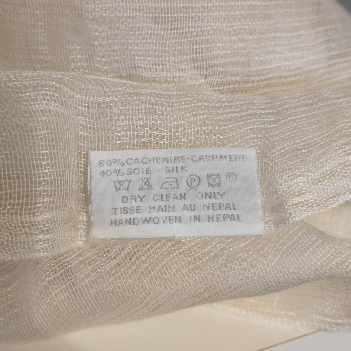 Hermès Cashmere and Silk Stole For Sale 1