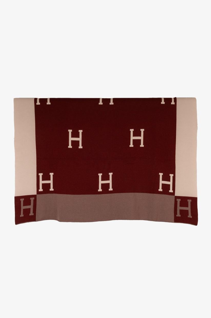Hermès - Cashmere and wool plaid / blanket. Composition label missing.

Additional information:
Condition: Very good condition
Dimensions: 200 cm x 180 cm

Seller Reference: ACC109