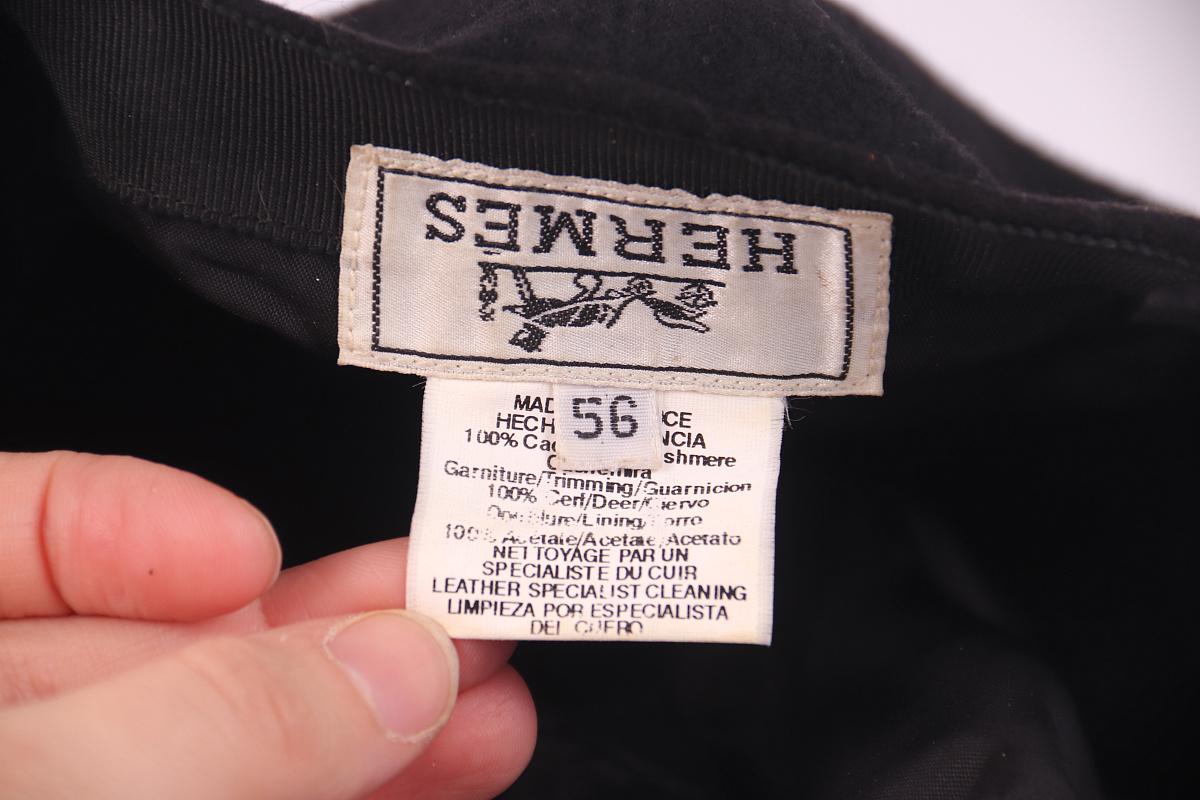 Hermes cashmere cap
size 56

The condition is excellent