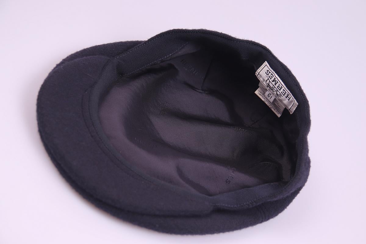 CAP in cashmere di Hermes


dimensione 61

Le condizioni sono eccellenti