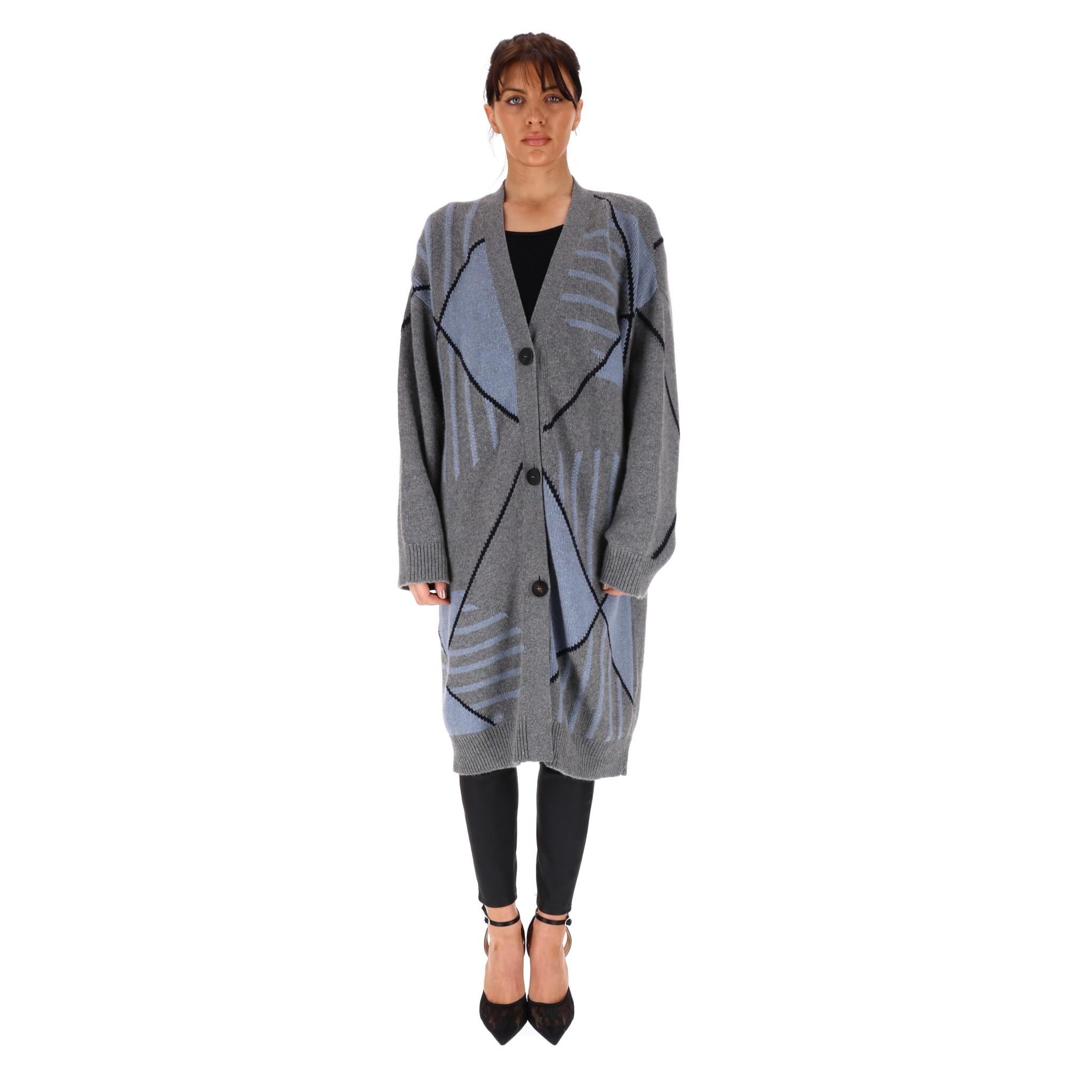 Hermes Cashmere Cardi/Coat

Long grey cardigan fully crafted from cashmere with blue and black abstract, argyle design.

'Hermes Paris' engraved buttons, V-neck and knee-length.

Size - 38FR

Condition - Very Good, With Labels (Minor