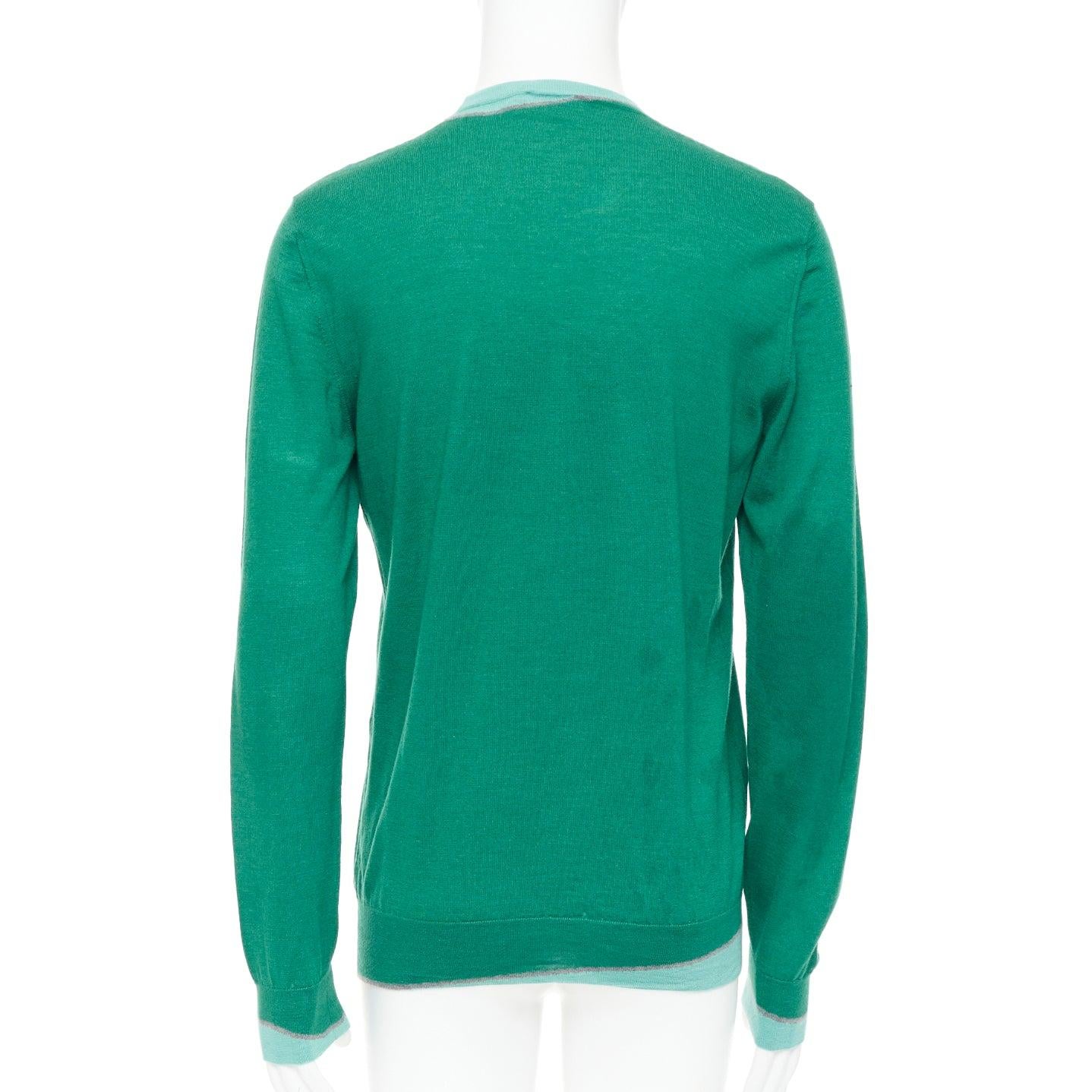 Uomo HERMES maglione a girocollo in cashmere misto seta con bordo verde-blu trompe loeil in vendita