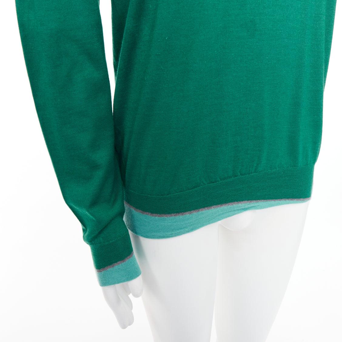 HERMES maglione a girocollo in cashmere misto seta con bordo verde-blu trompe loeil in vendita 3