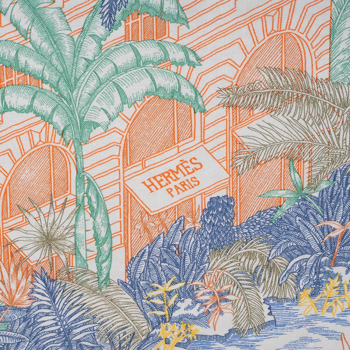 HERMÈS FAUBOURG TROPICAL 140 foulard en soie cachemire bleu blanc abricot Excellent état à Zürich, CH