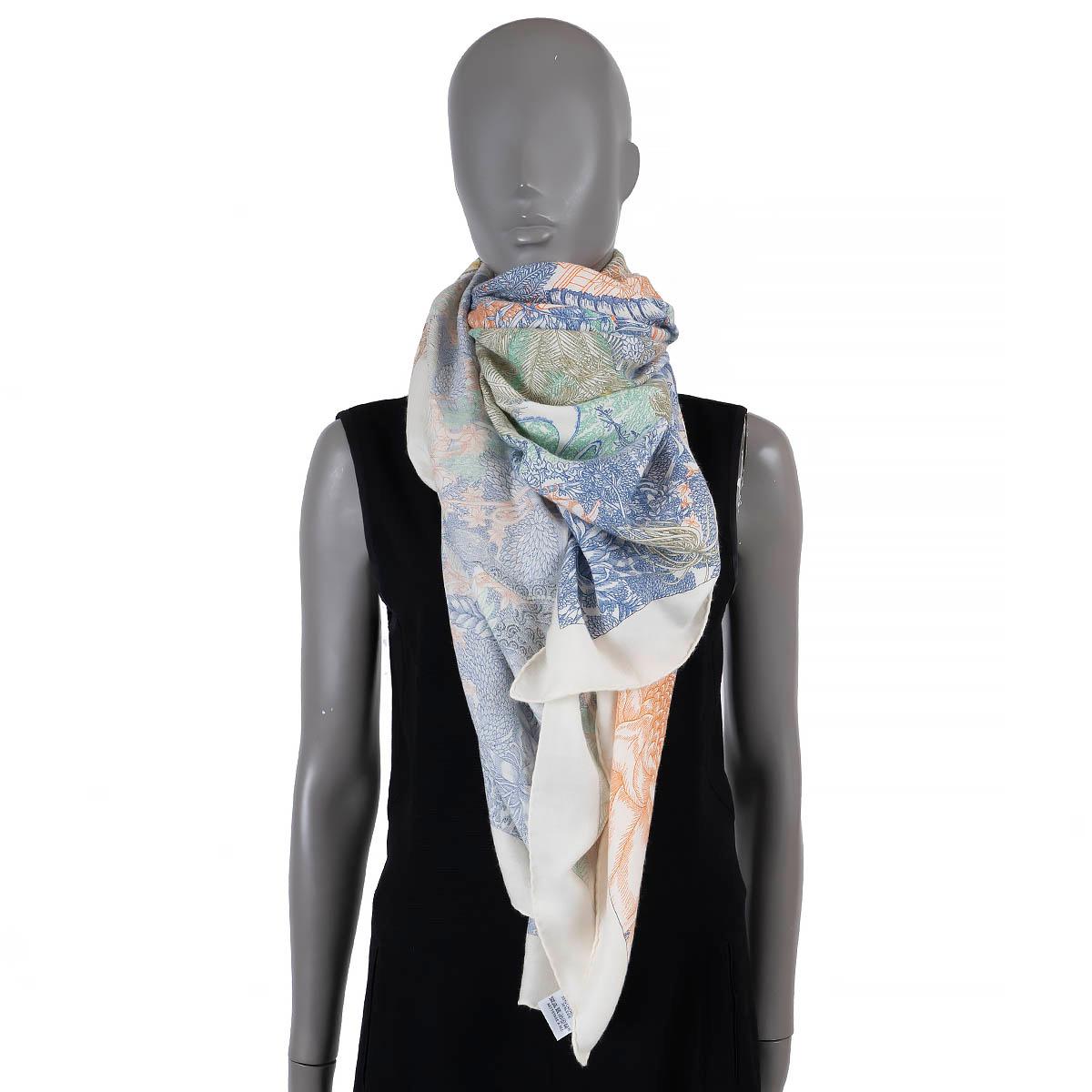 HERMÈS FAUBOURG TROPICAL 140 foulard en soie cachemire bleu blanc abricot 4