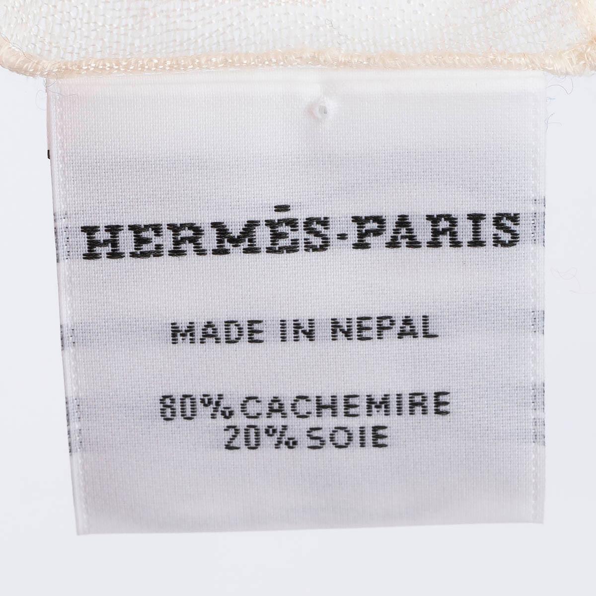 HERMES cashmere silk IKAT H NET 140 GIANT PLUME Shawl Scarf Geranium Mandarine In New Condition For Sale In Zürich, CH