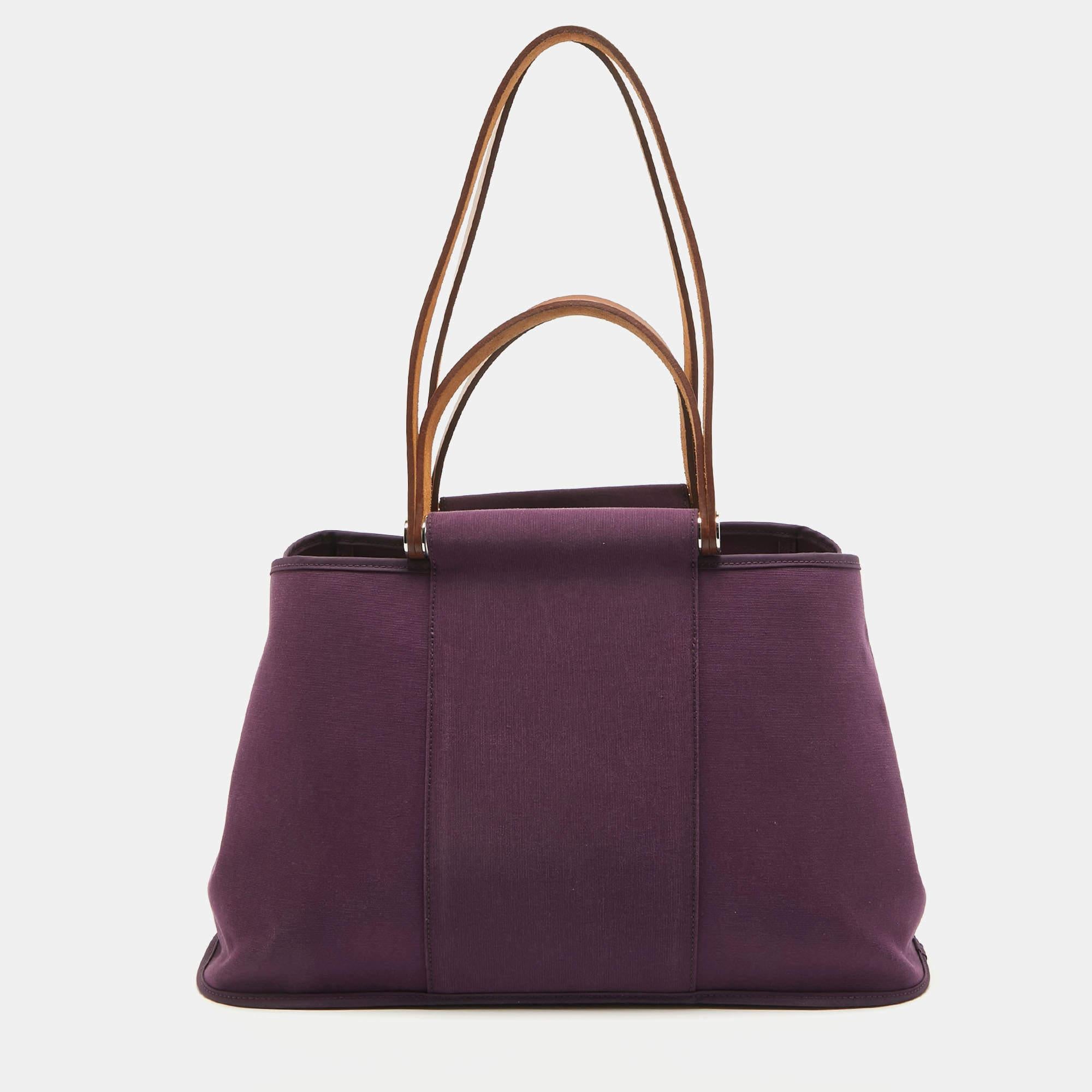 Hermès delivers the highest quality luxury handbags for women and men, making each design a luxury worth buying. The Cabag is crafted from the canvas into a relaxed shape. It has durable leather handles, two of which are shorter than the others. The