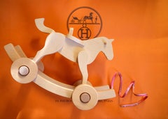 HERMÈS - Caballo enrollable Spirit de madera de haya natural
