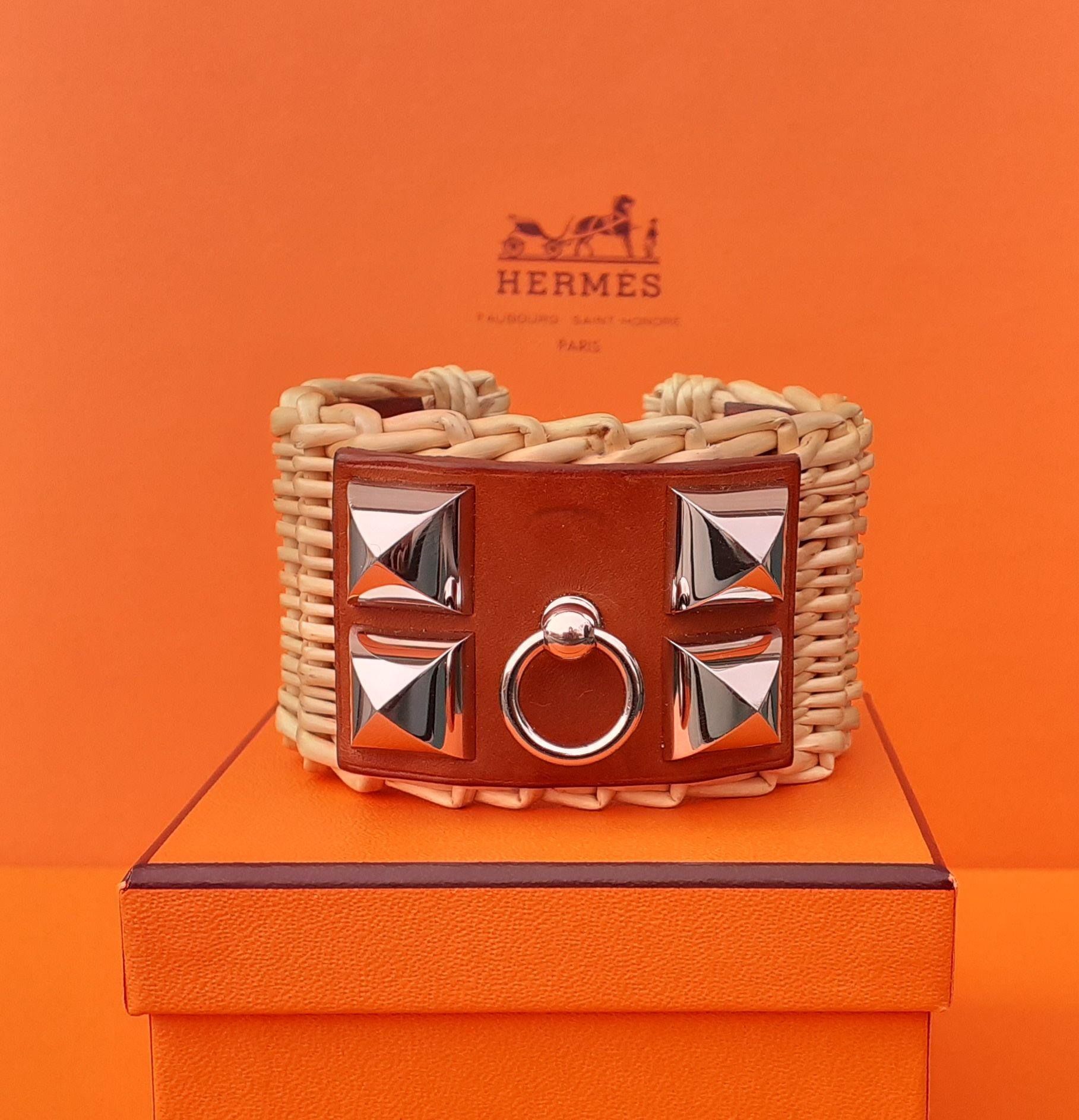 Gorgeous Authentic Hermès Cuff

Pattern: Medor / Collier de Chien 

Form: Cuff / Manchette / Open Bracelet

Wicker Line in Limited Edition ! Will perfectly match your Kelly or Mini Kelly Picnic Bag !

