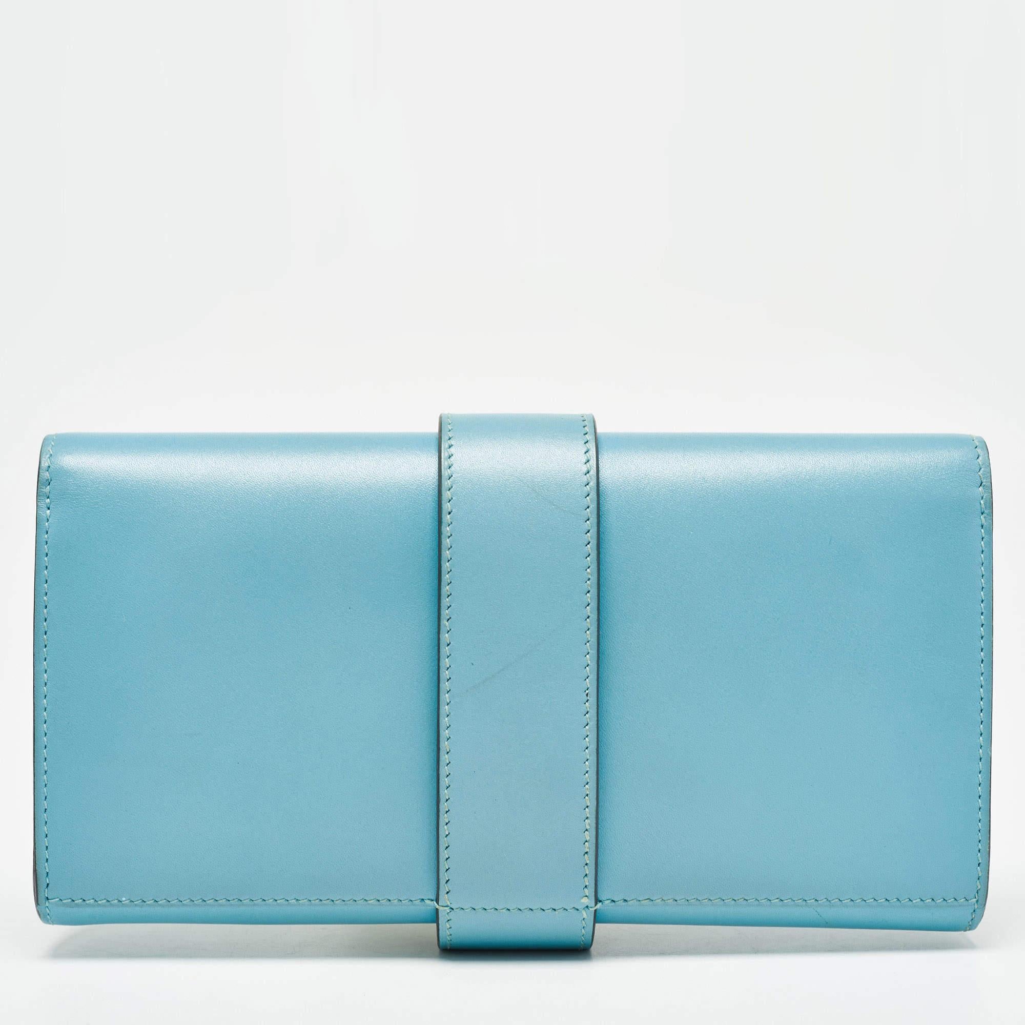Hermes Celeste Tadelakt Leather Medor Clutch In Good Condition In Dubai, Al Qouz 2