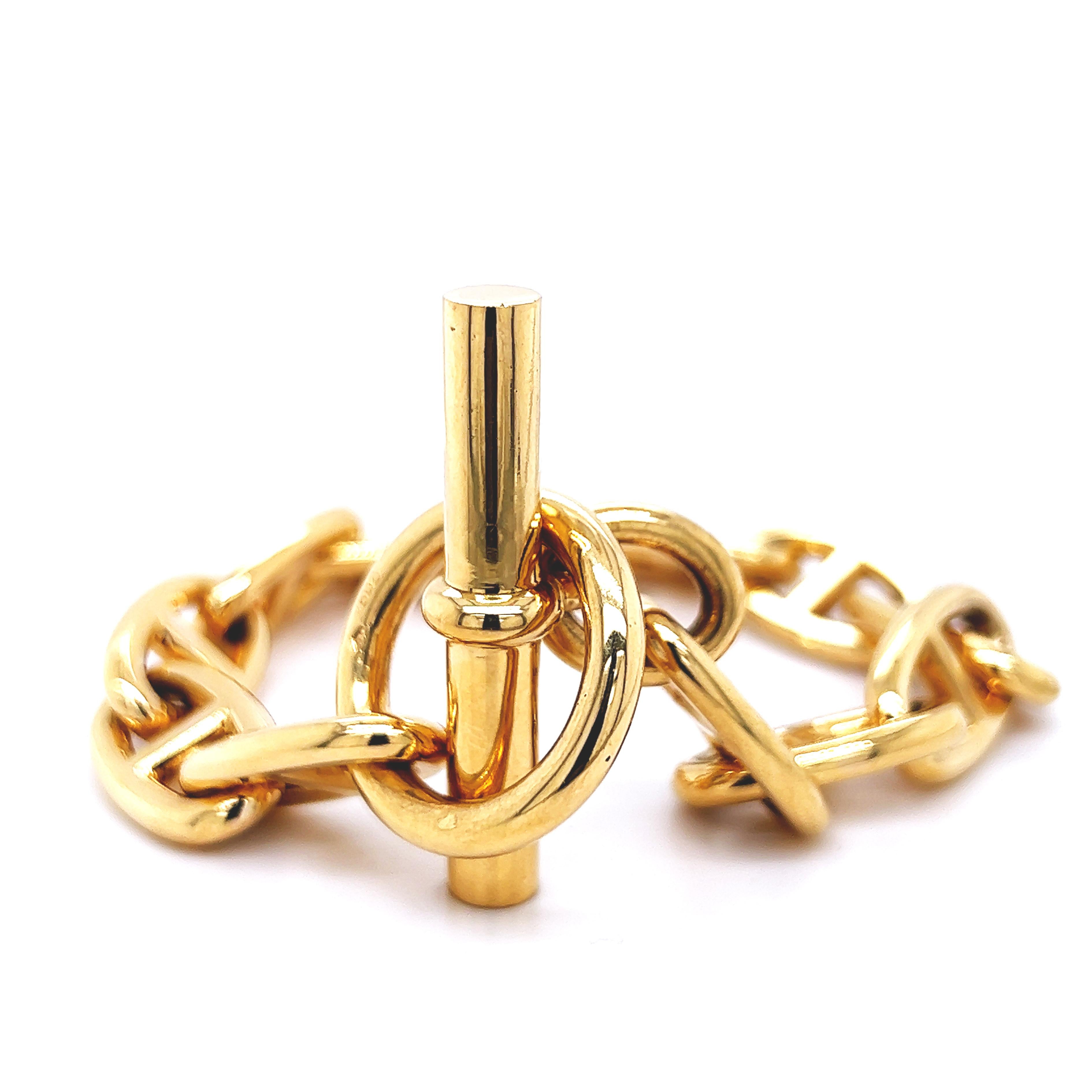 Chic yet Timeless, absolutely Iconic Hermès 18K Yellow Gold Chaine d'Ancre Bracelet, a rare 1990's stunning piece here declined in the large scale model.
The story of this bracelet began more than 80 years ago, in 1938, when Robert Dumas, a member