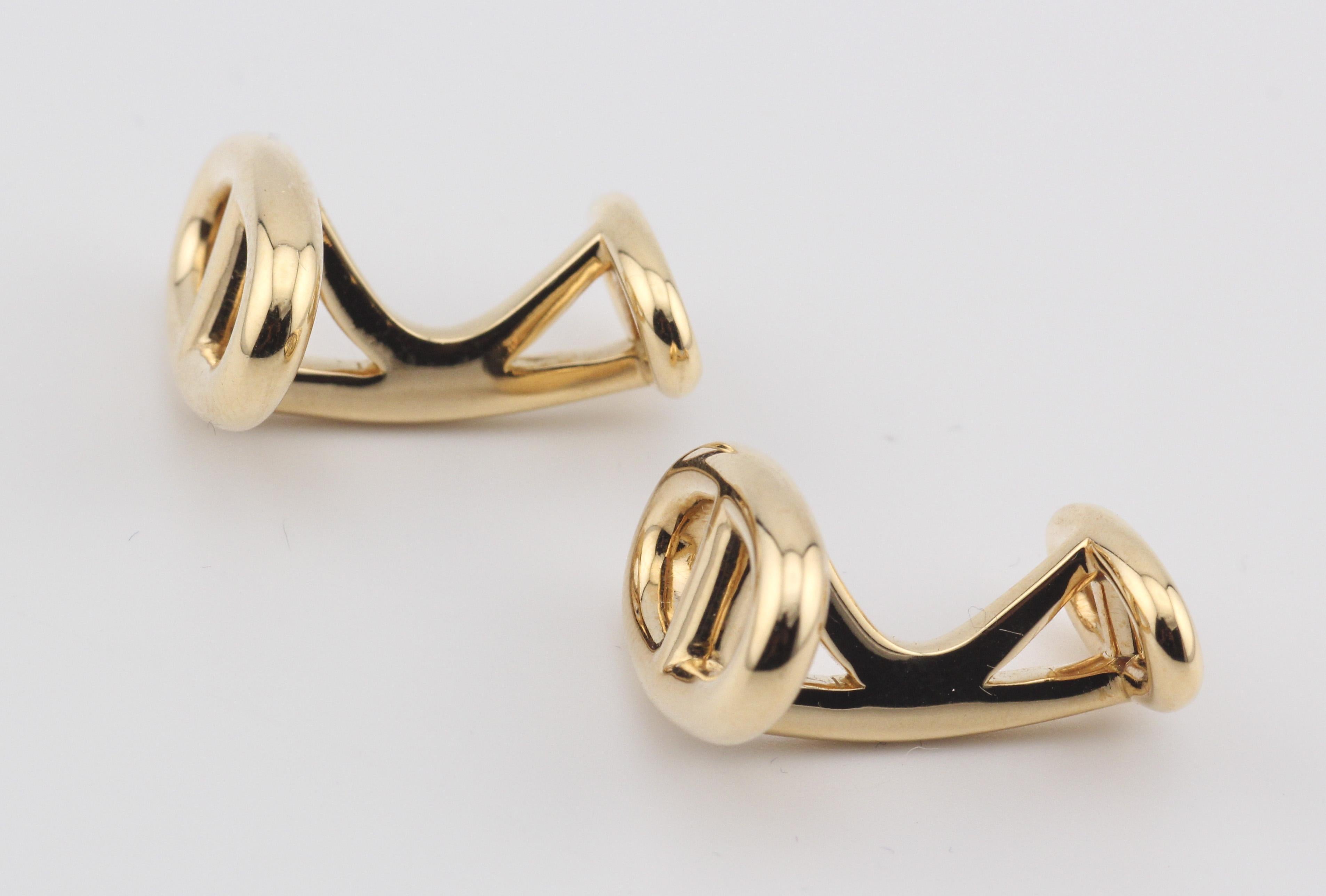Die Manschettenknöpfe Chaine D'Ancre 18K Rose Gold von Hermes sind der Inbegriff von Raffinesse und Luxus und definieren mit ihrem zeitlosen Design und ihrer tadellosen Handwerkskunst die Eleganz neu. Diese Manschettenknöpfe aus dem renommierten