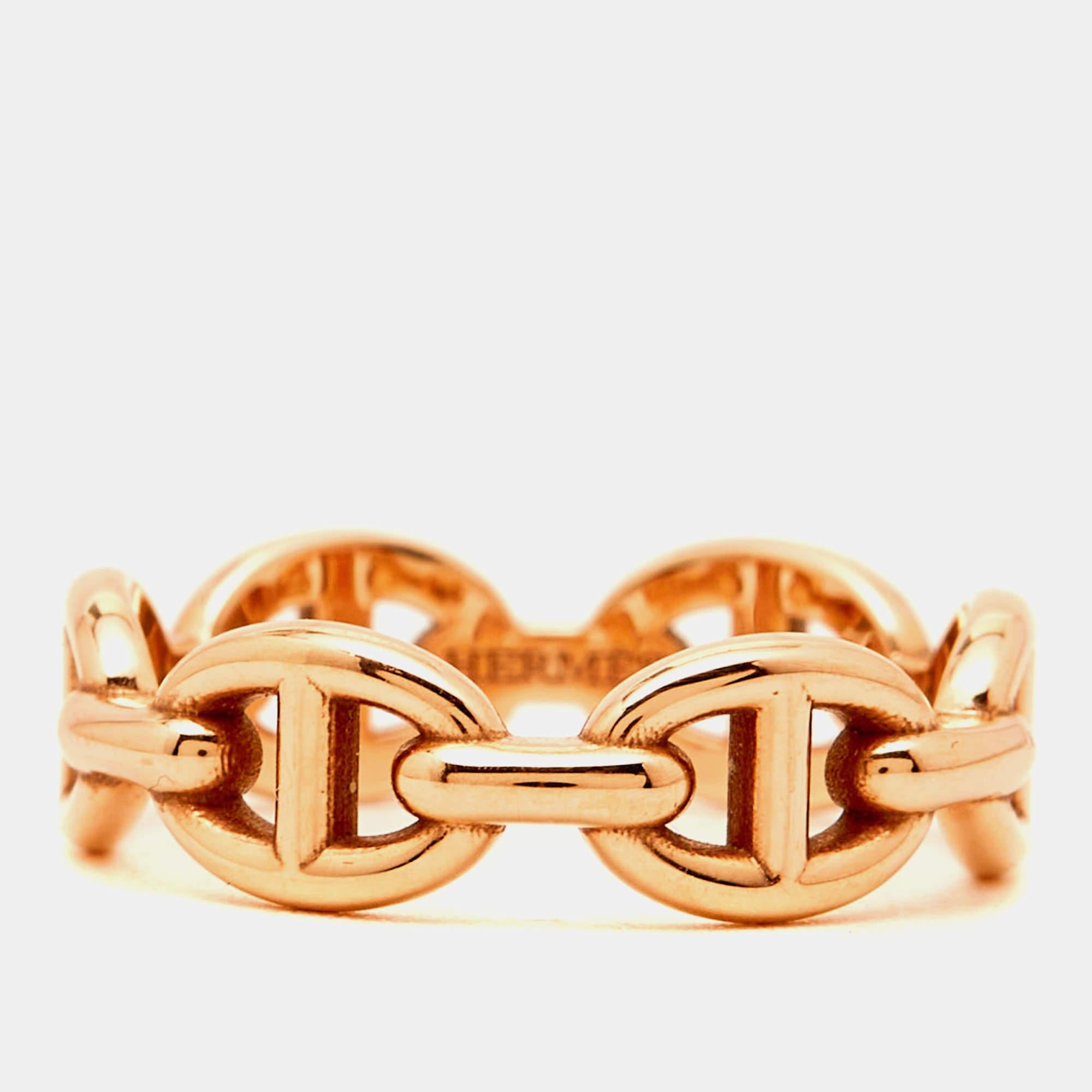 The Hermès Chaine d'Ancre Enchainee ring is an exquisite piece of jewelry. Crafted in lustrous rose gold, it features the iconic Chaine d'Ancre chain-link motif, creating a chic and timeless design. This ring showcases the brand's commitment to
