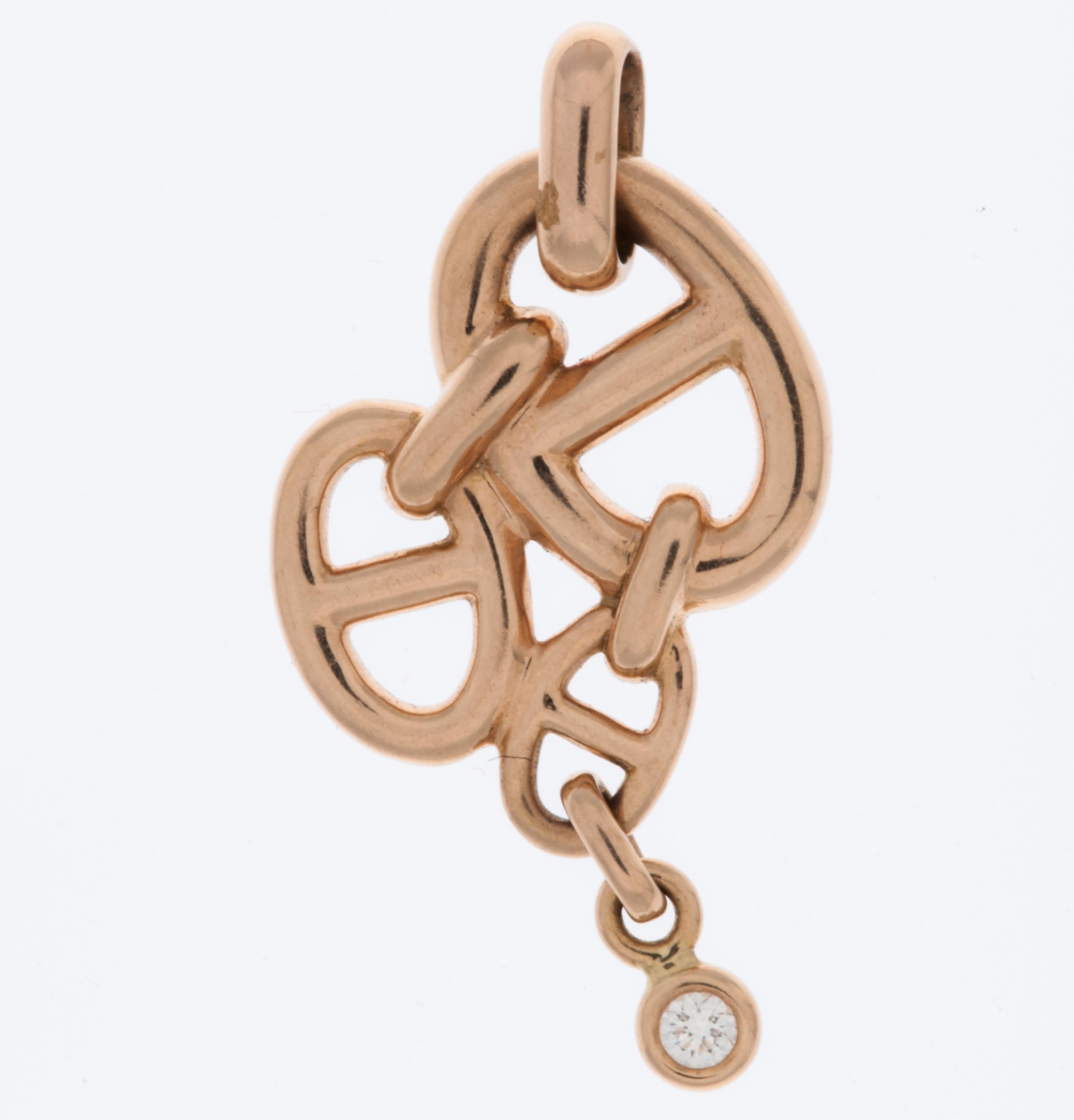 The Hermes Chaine d'Ancre Enchainee Pendant in 18-karat Rose Gold is an exquisite and sophisticated piece that exemplifies the timeless elegance and craftsmanship synonymous with the luxury French brand, Hermès.

The pendant features the iconic