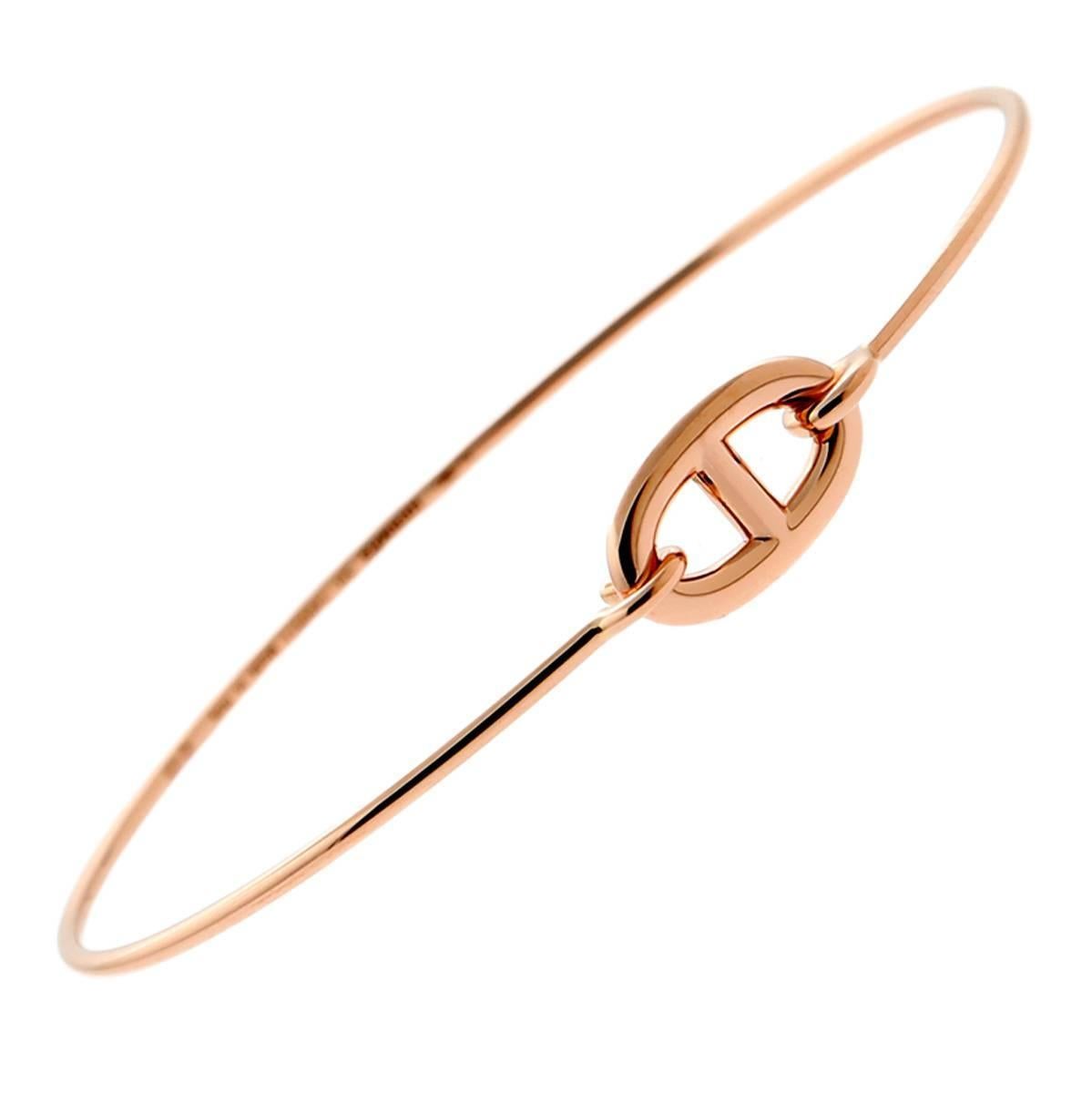 A fabulous rose gold bracelet by Hermes featuring their signature Chaine d Ancre motif at the forefront of this chic bangle. 

Inventory ID: 0000338