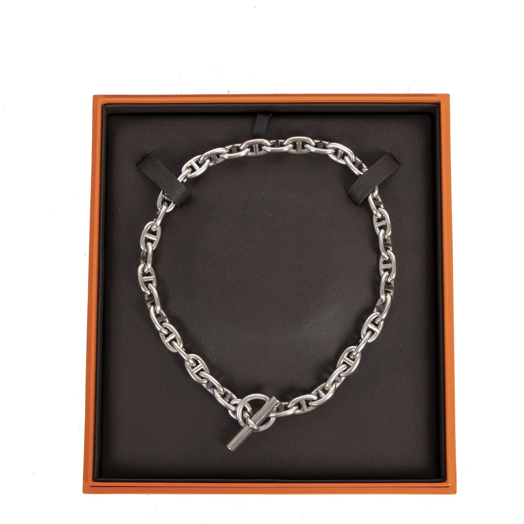 Very good preloved condition

Hermès Chaine D'Ancre Necklace 

This gorgeous Hermès Chaine D'Ancre Necklace is such an elegant accessory that matches easily with any outfit. The necklace is crafted in silver and features the iconic intertwined