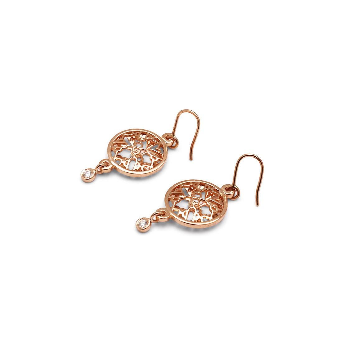 Authentic Hermès Chaine d'Ancre Passerelle earrings crafted in 18 karat rose gold. Each earring is set with one round brilliant cut diamond for an estimated total carat weight of .08. Signed Hermès, Au750, Made in Italy, with serial number. The