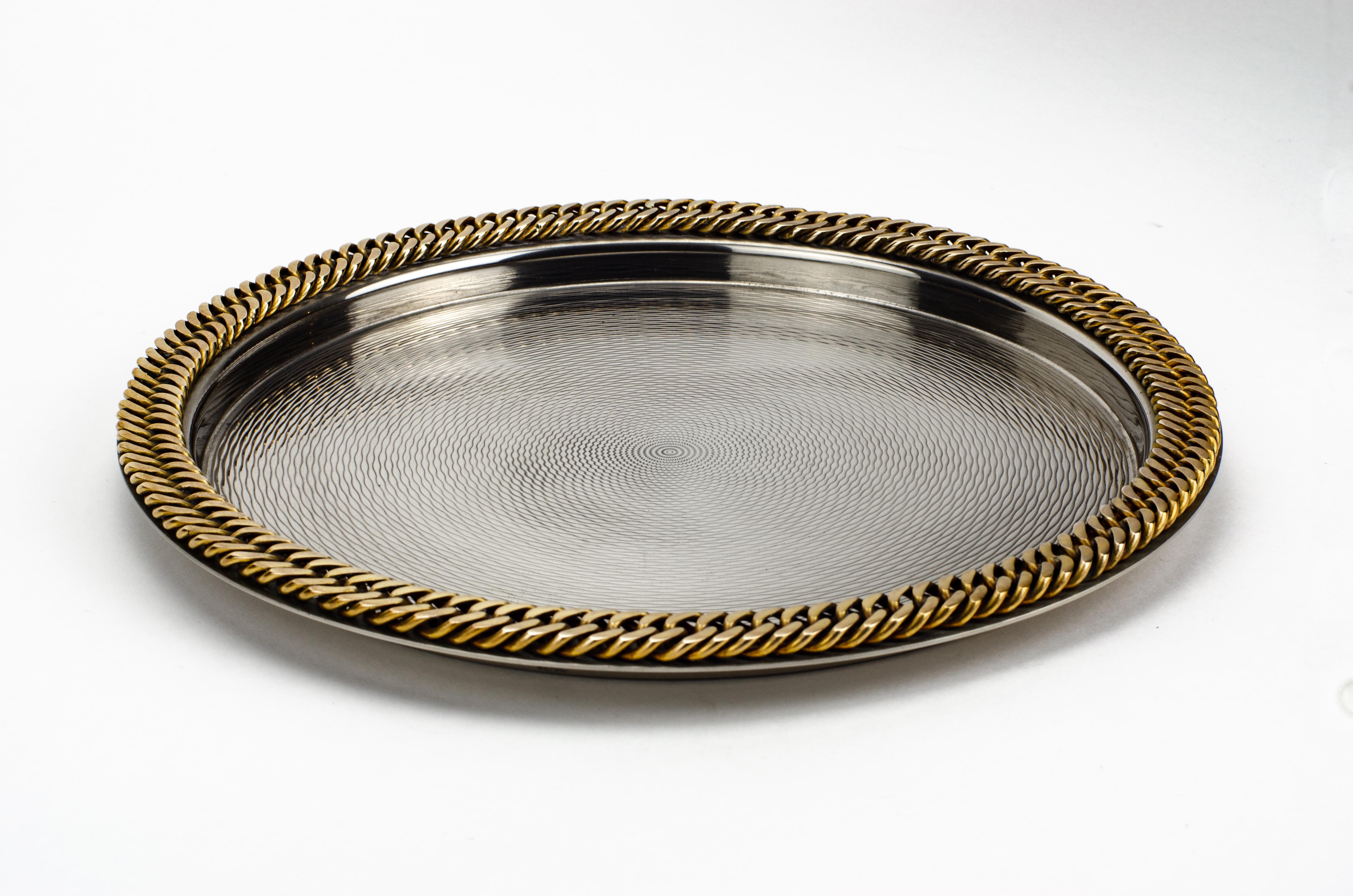 A finely executed tray by Hermès. Complete with a gilt chain link around the edge, as well as an engine-turned design engraved into the tray.
 
 