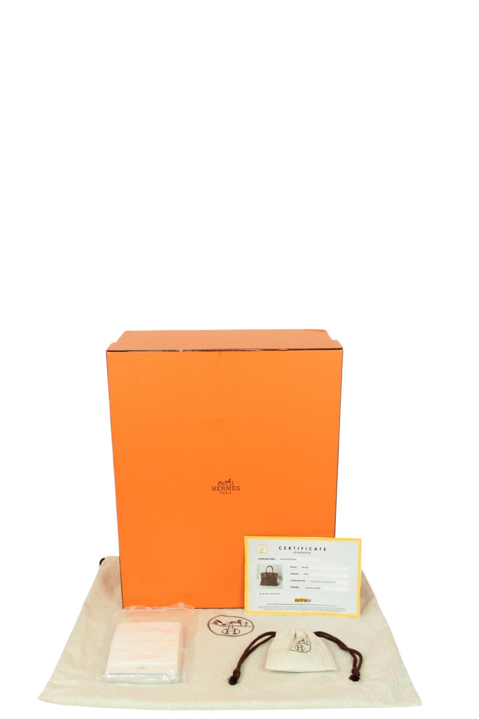 Hermes Chamois/Gold Grizzly/Swift 30cm Birkin Bag with Goldtone Hardware

Made In: France
Year of Production: 2013
Color: Chamois/Gold
Hardware: Goldtone hardware
Materials: Grizzly suede/ swift leather
Lining: Canvas and leather
Closure/Opening: