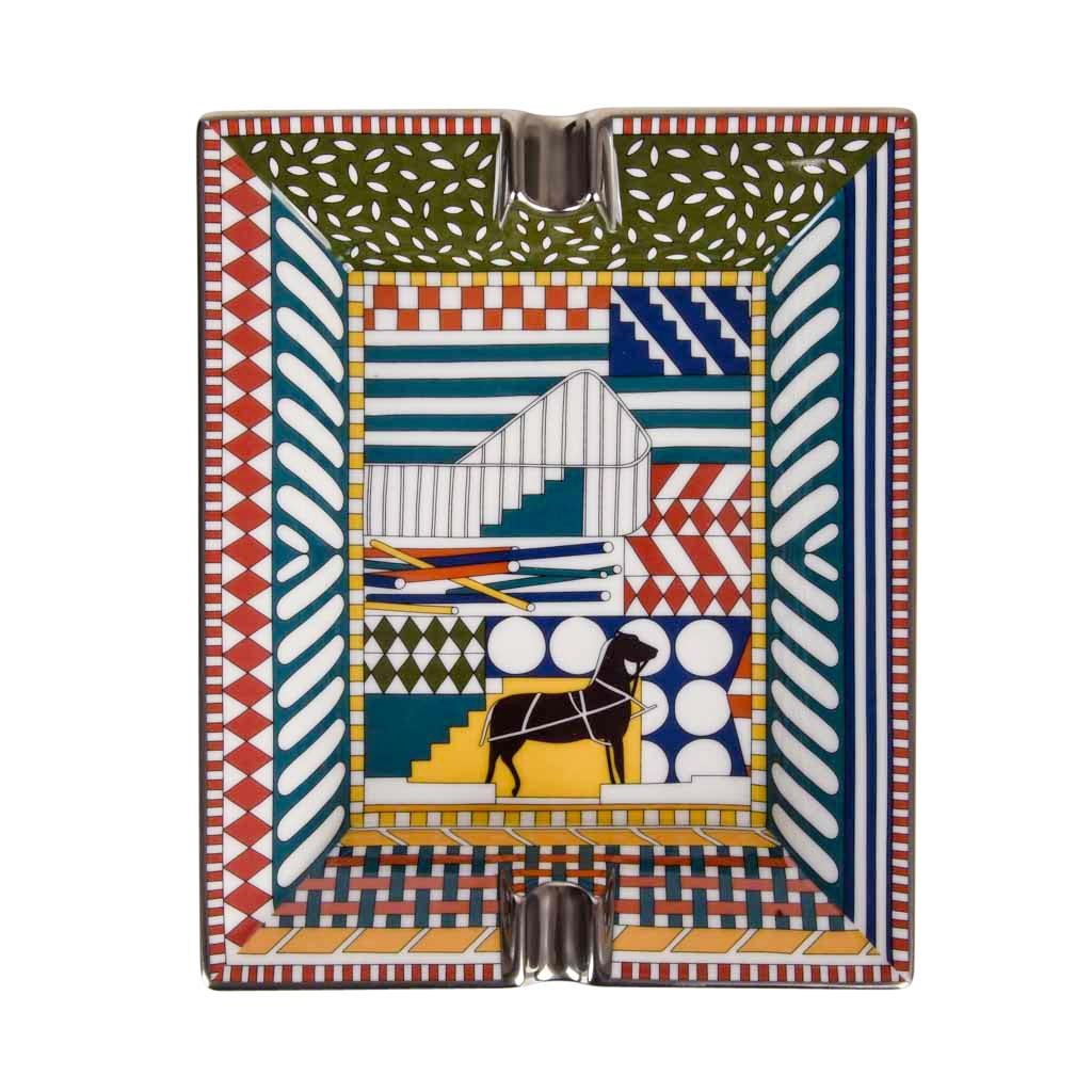 Guaranteed authentic Hermes marvelous Au Faubourg change tray.
Printed Limoges Porcelain with signature Horse accent.
Rich colour and print combination creates a perfect accent piece for any room.
Protected by velvet goatskin on the base.
Wonderful