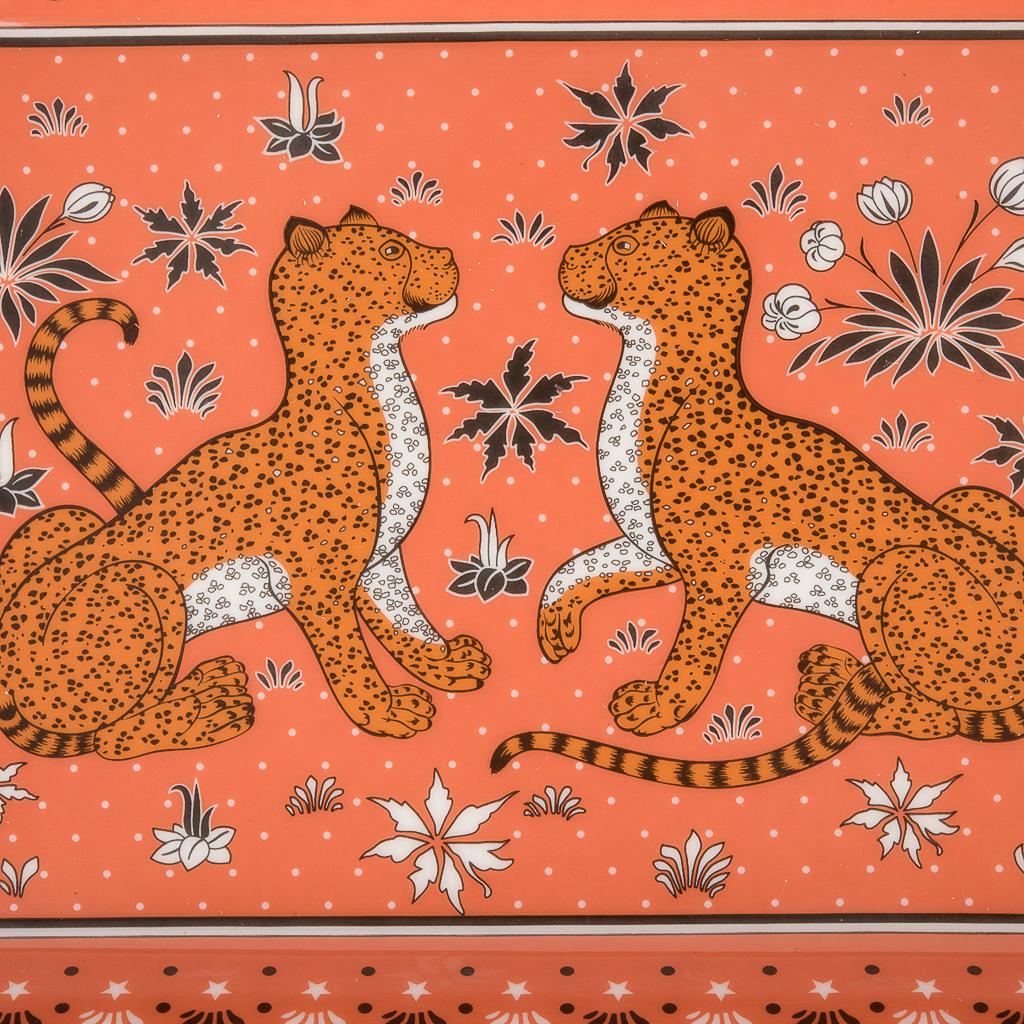Guaranteed authentic Hermes Limoges Porcelain Leopards change tray.
Depicts 2 Leopards sitting playfully across each other in Sienna.
A perfect accent piece for any room.
Protected by suede on the base.
Wonderful for desk or gifting.
Accompanied