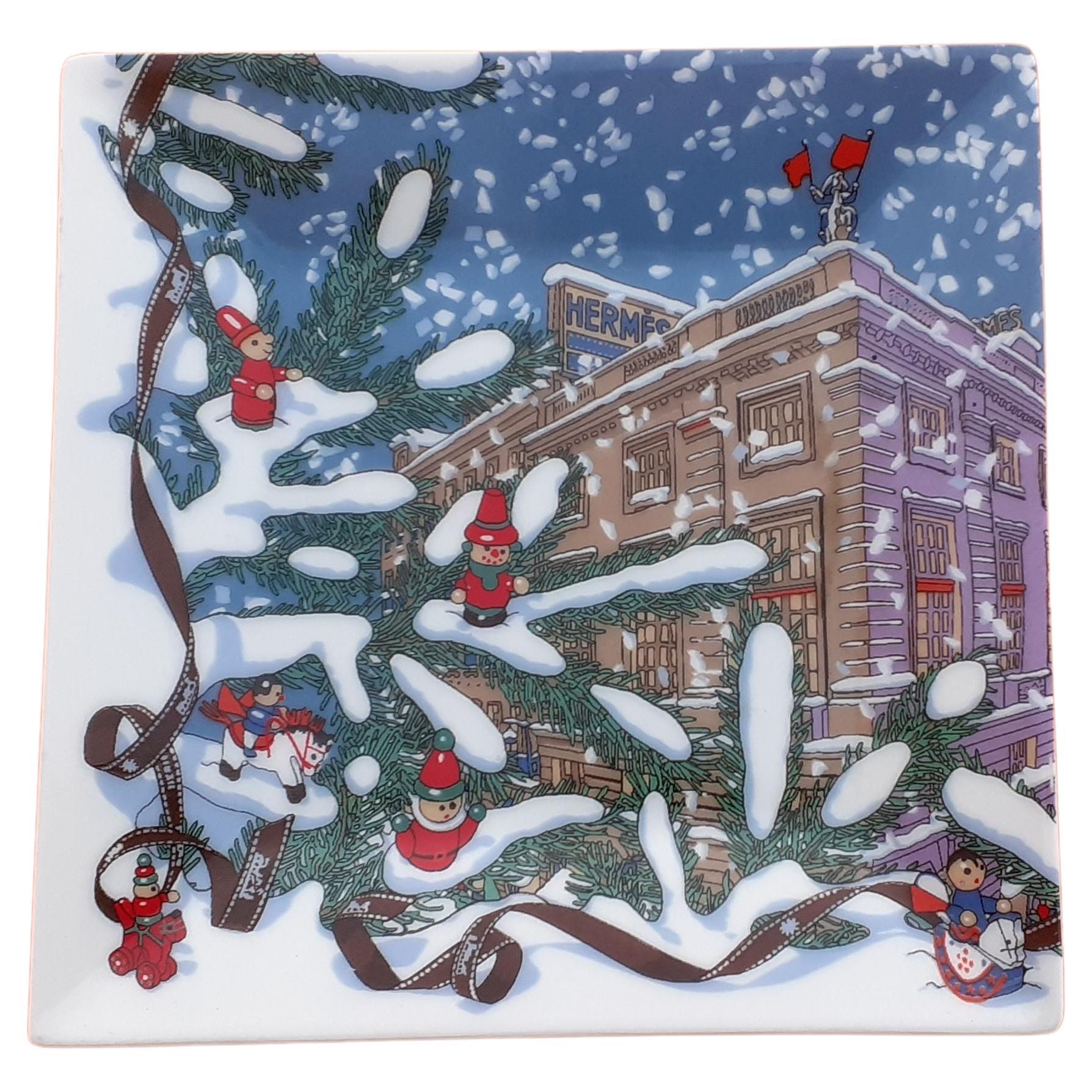 Hermès Change Tray or Small Dish Noel au 24 Faubourg Christmas in Porcelain For Sale