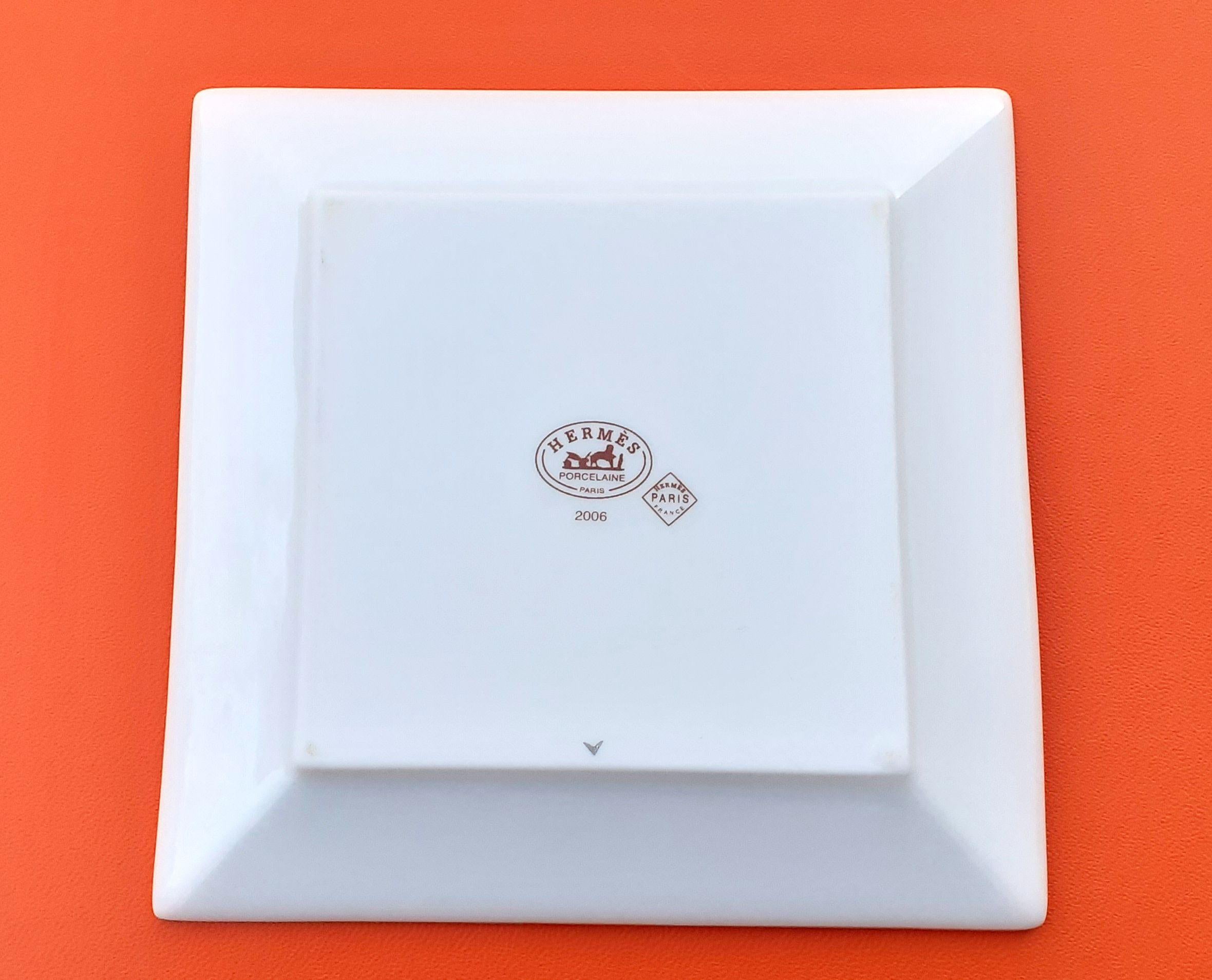 Hermès Change Tray or Small Dish The Air of Paris 2006 in Porcelain For Sale 3
