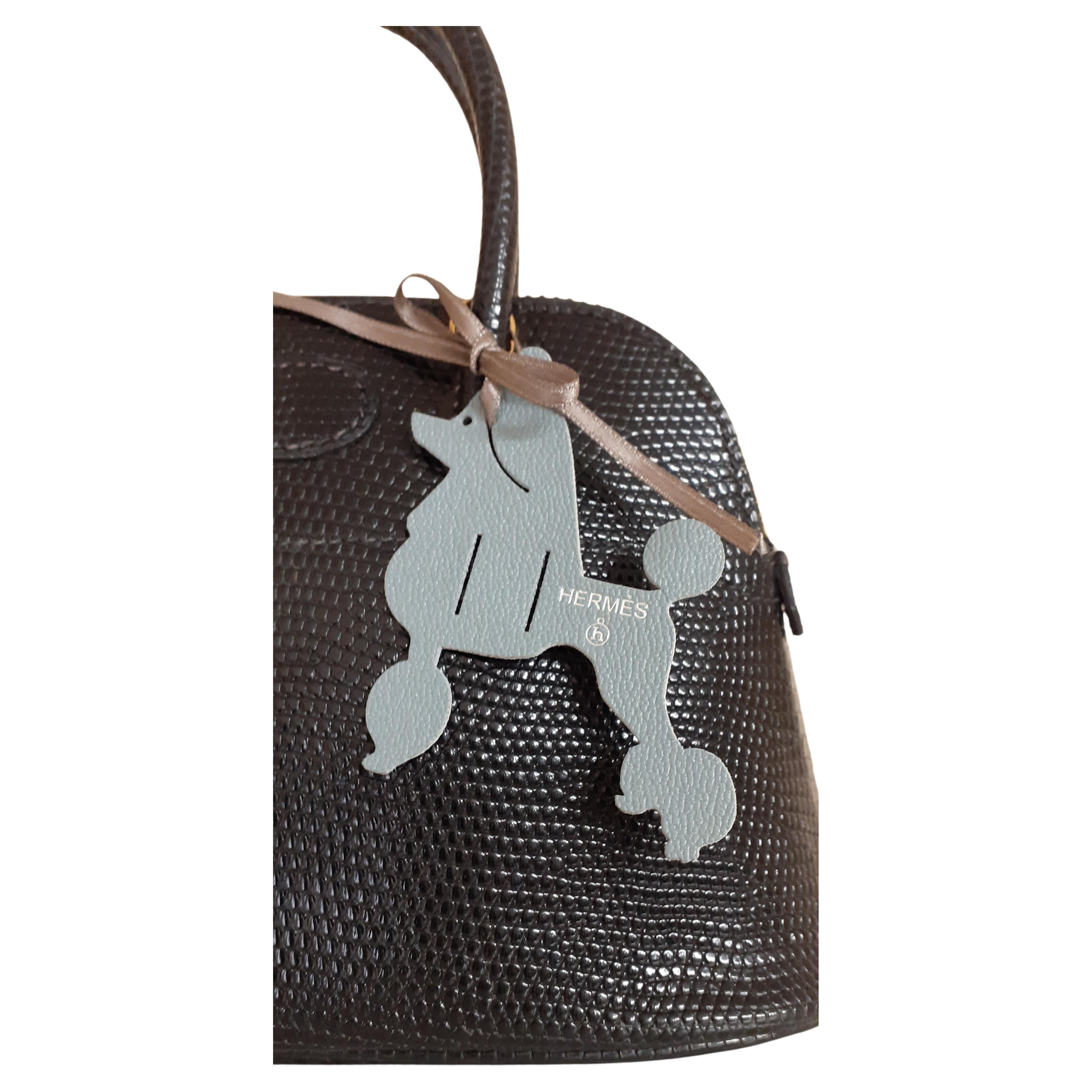 Super Cute Authentic Hermès Charm

In shape of a Royal Poodle

From the Petit h collection

Made in France

Made of leather

Colorway: blue grey 

This charm adorned the packaging of a small h item, so it has only one side

