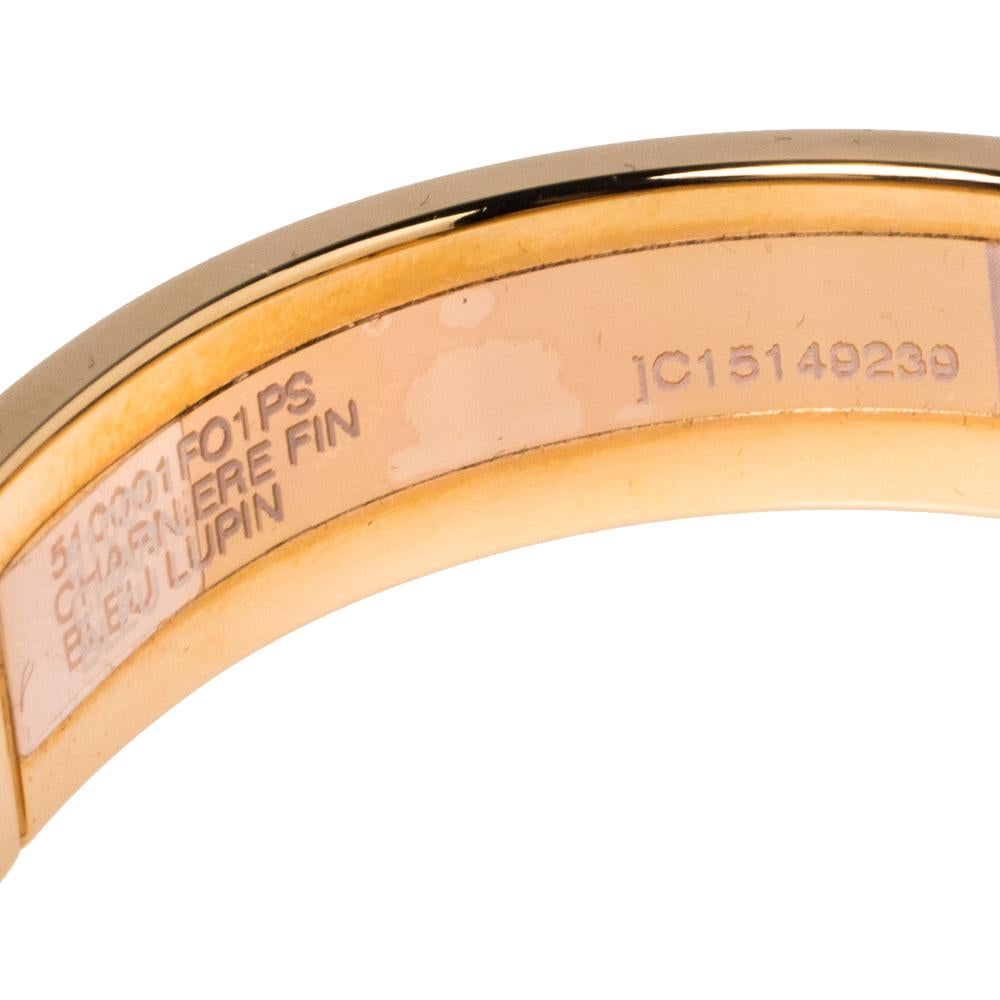 Hermes Charniere Uni bracelet is designed from a gold-plated body and features a slender silhouette. It is coated with lavender enamel and is complete with a push-clasp closure. You can easily dress up or down with this simple accessory. Styled with