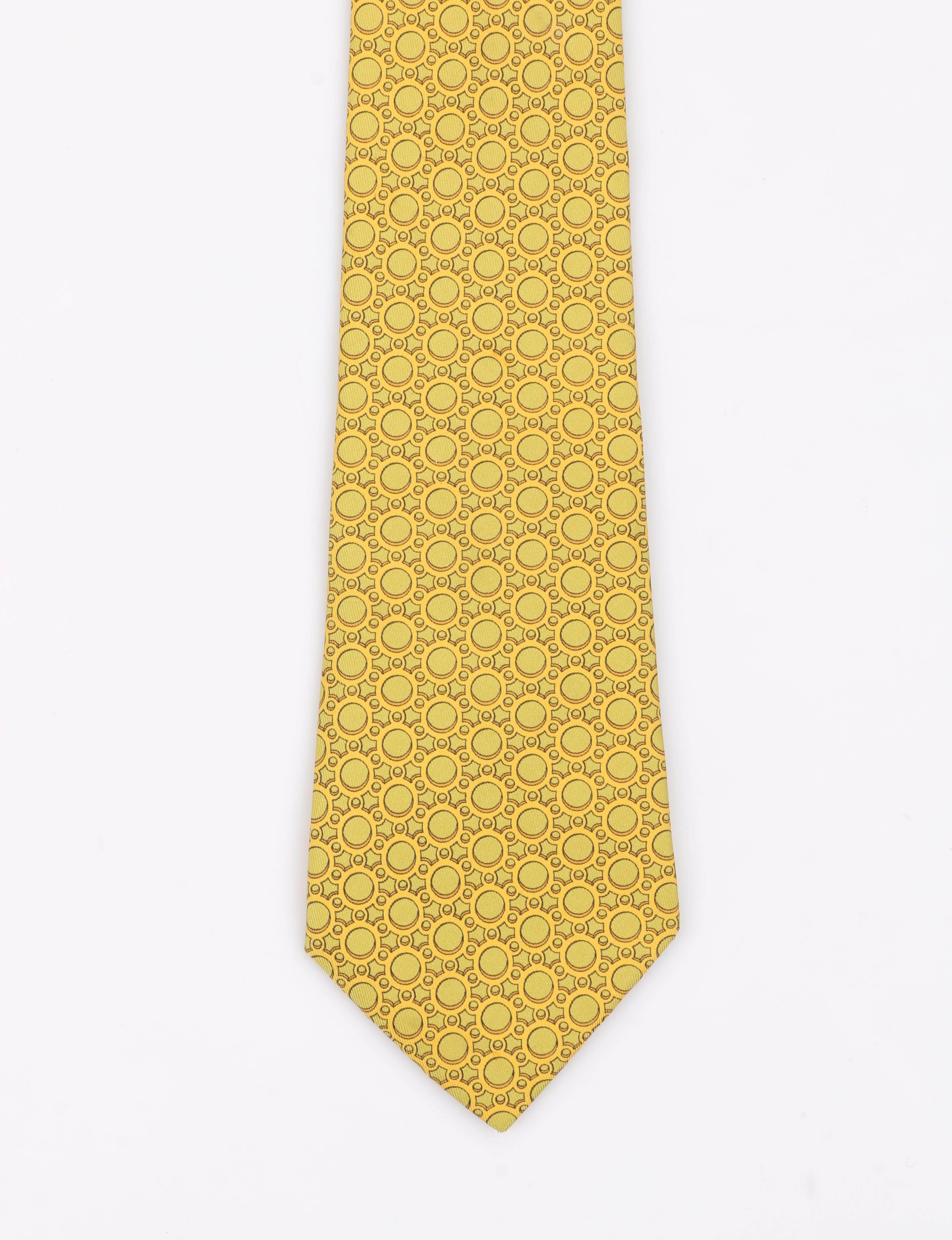  HERMÈS Cravate plissée en soie à imprimé géométrique vert chartreuse et jaune avec 5 plis 7774 FA Pour hommes 
