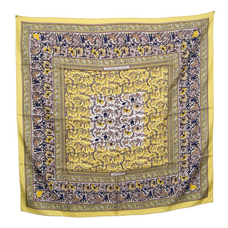 A prized buy for lovers of gorgeous scarves is this wonderful vintage creation. This Hermes scarf, covered in Chasse En Inde prints and finished with hemmed edges, will change the way you accessorize. Go creative and start styling it with your bags