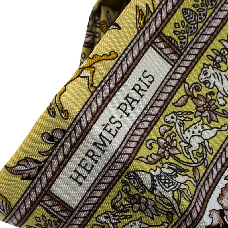 Hermes Chasse En Inde Yellow and White Printed Silk Square Scarf In Excellent Condition In Dubai, Al Qouz 2