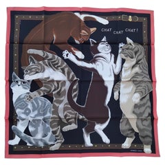 Hermès CHAT CHAT CHAT Sciarpa di seta blu navy, nero e grigio con gatti danzanti ESAURITA
