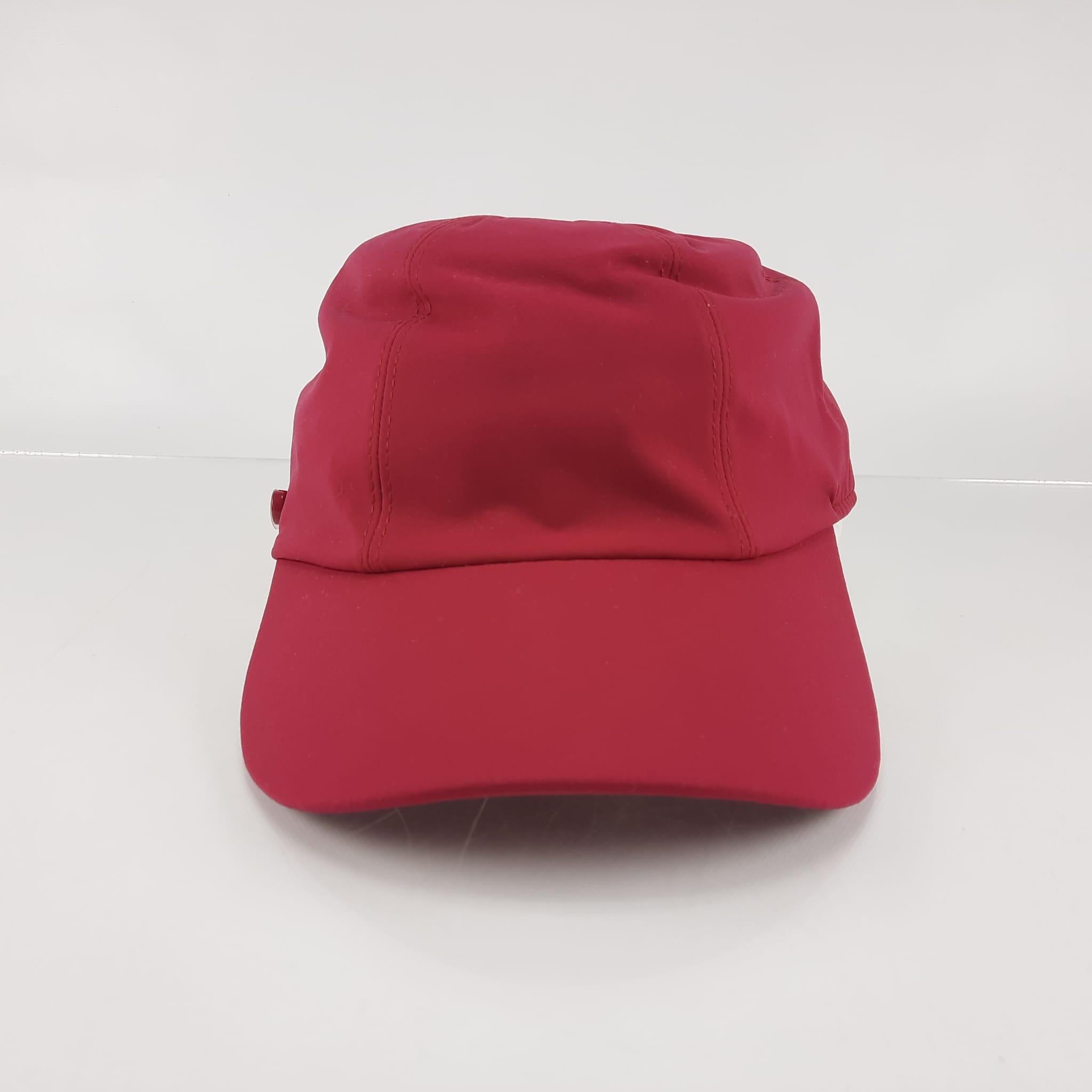 Hermes Cherry Rose waterproof jersey Size M Serena cap In New Condition For Sale In Nicosia, CY