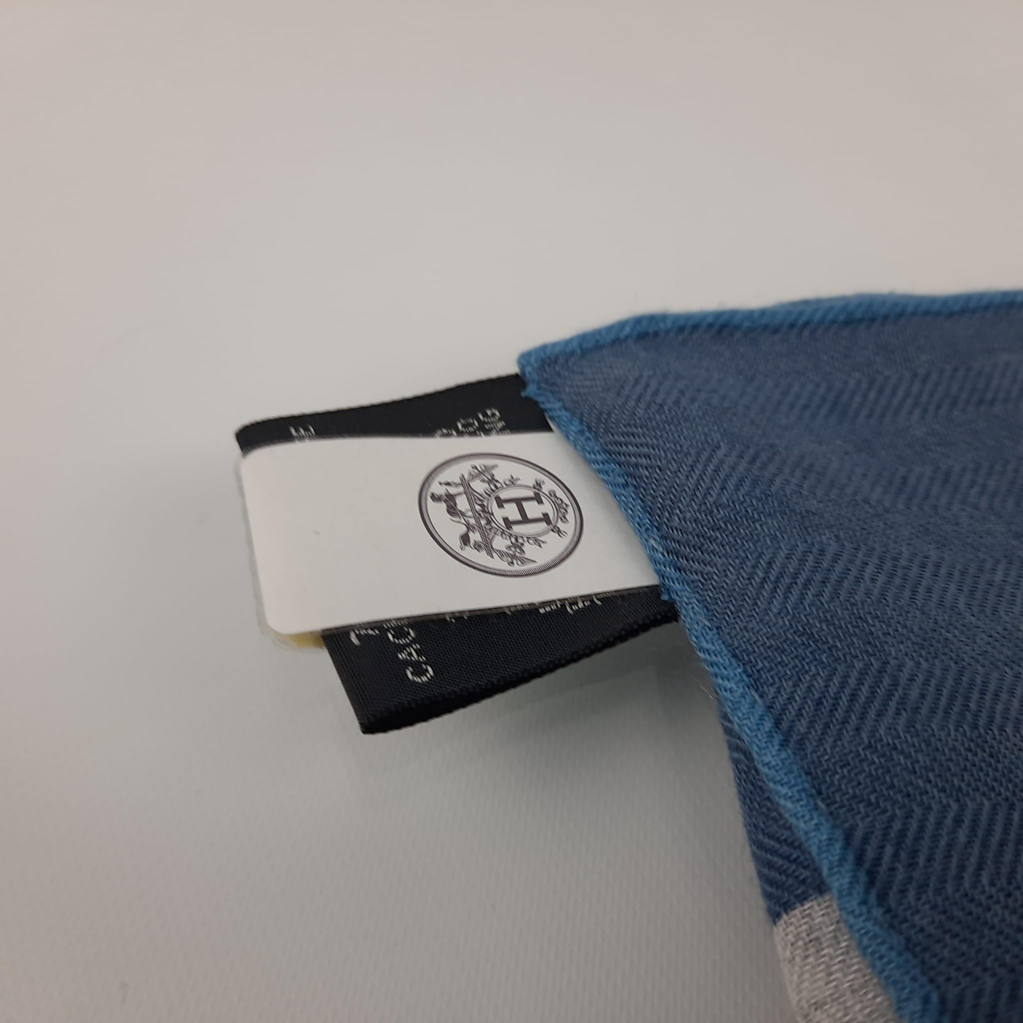 Hermes Cheval de Fete shawl 140 Gris Chine Bleu Jaune Cashmere Silk In New Condition In Nicosia, CY