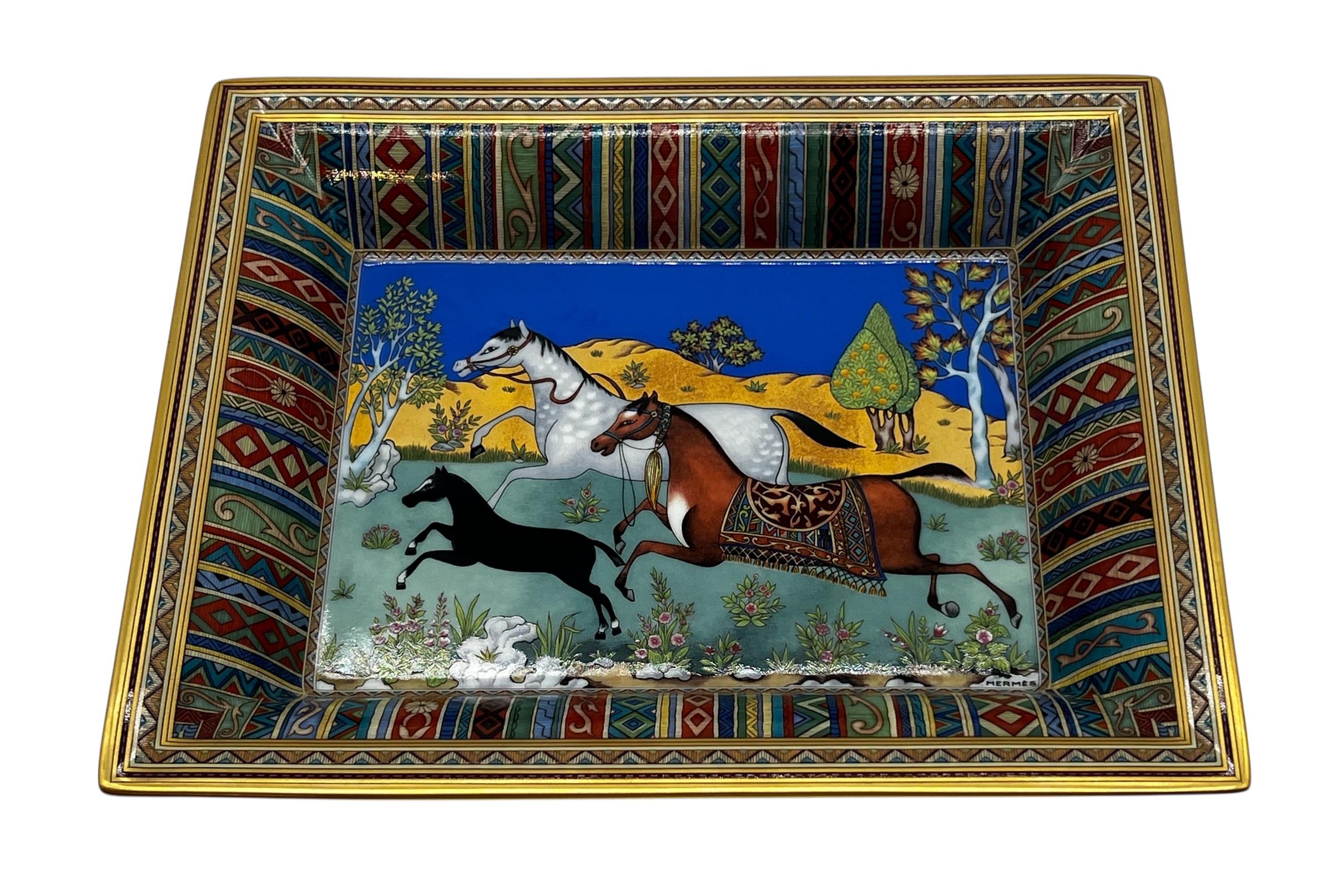 Francese Vassoio portaoggetti in porcellana di Hermès Cheval d'Orient di Nathalie Rolland Huckel in vendita