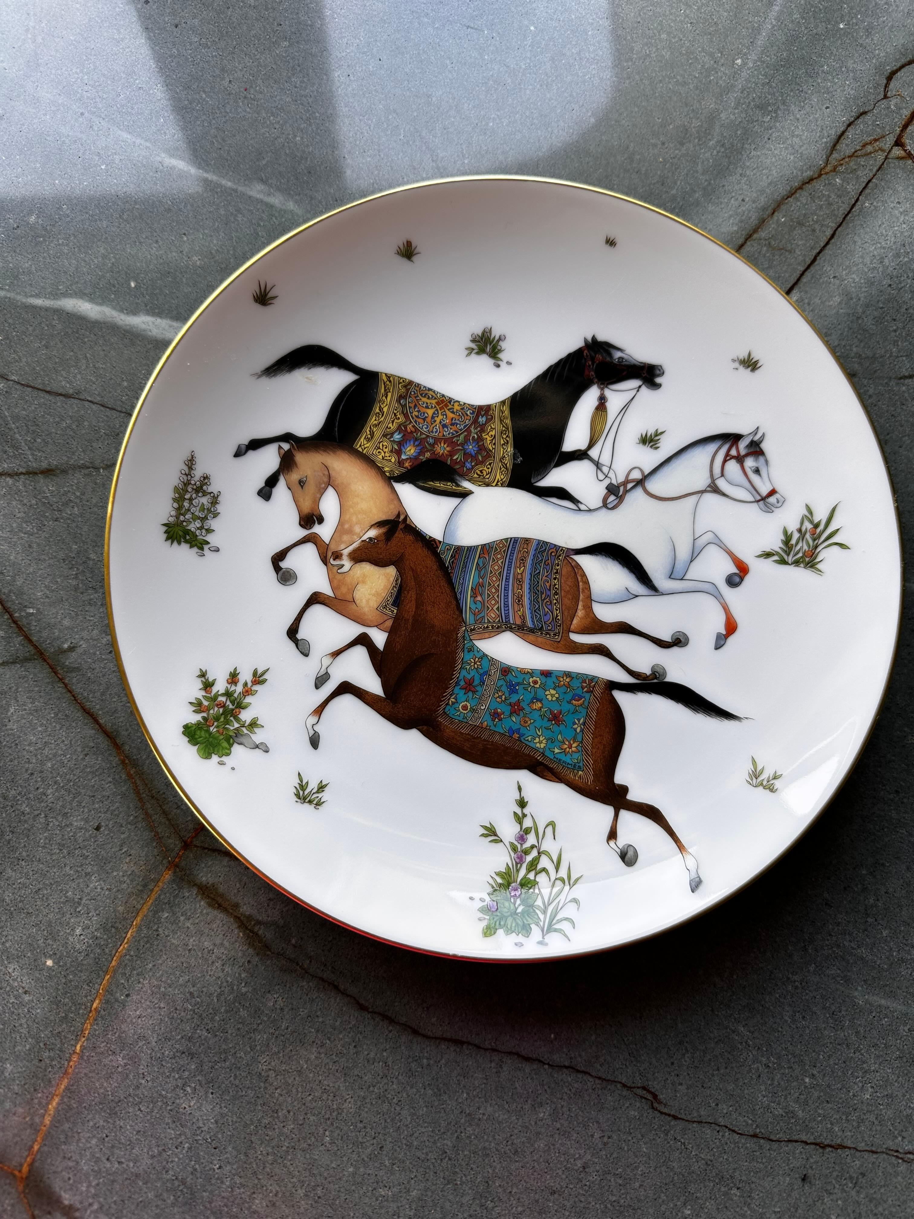 Service de vaisselle en porcelaine 