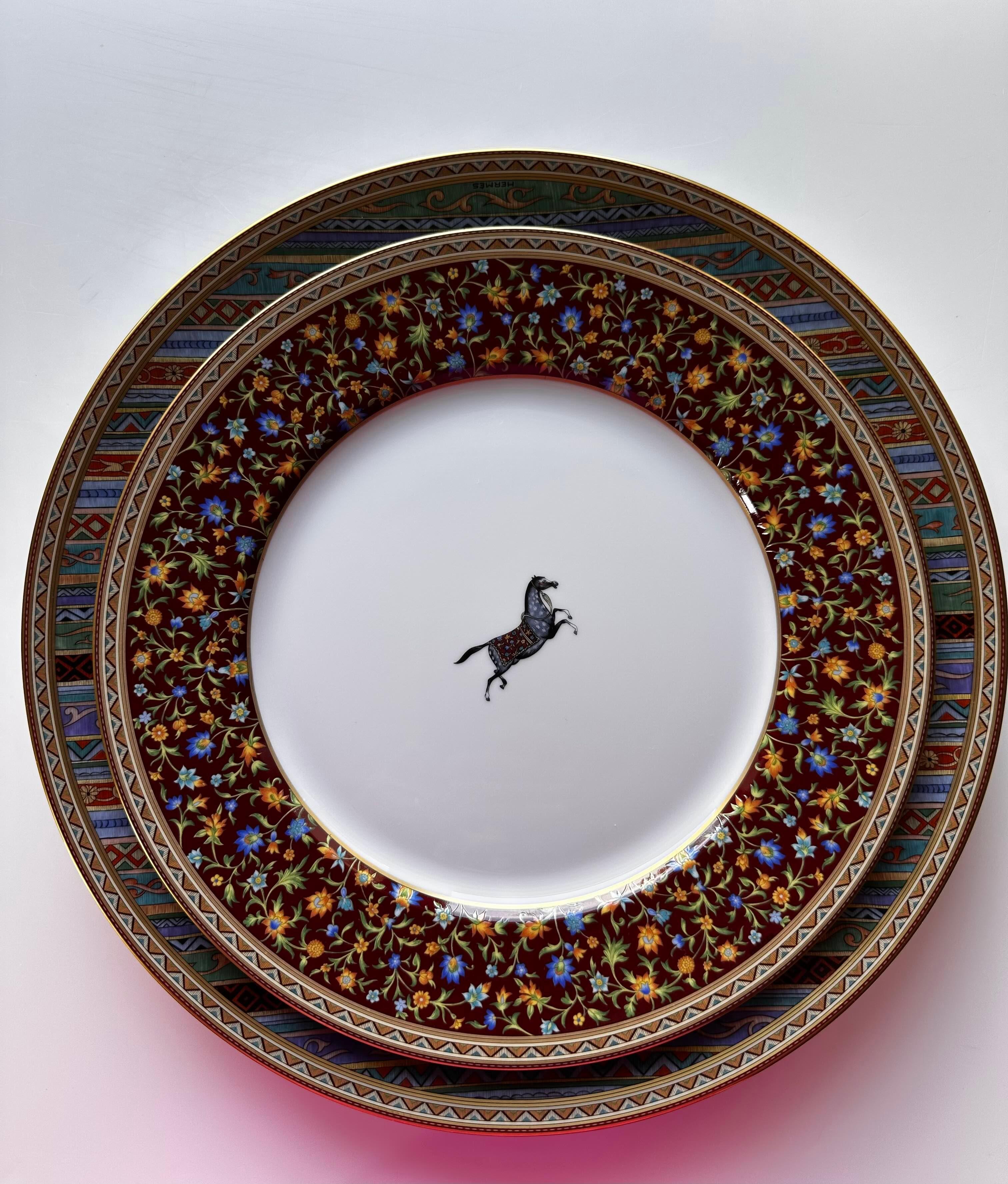 XXIe siècle et contemporain Service de vaisselle en porcelaine 
