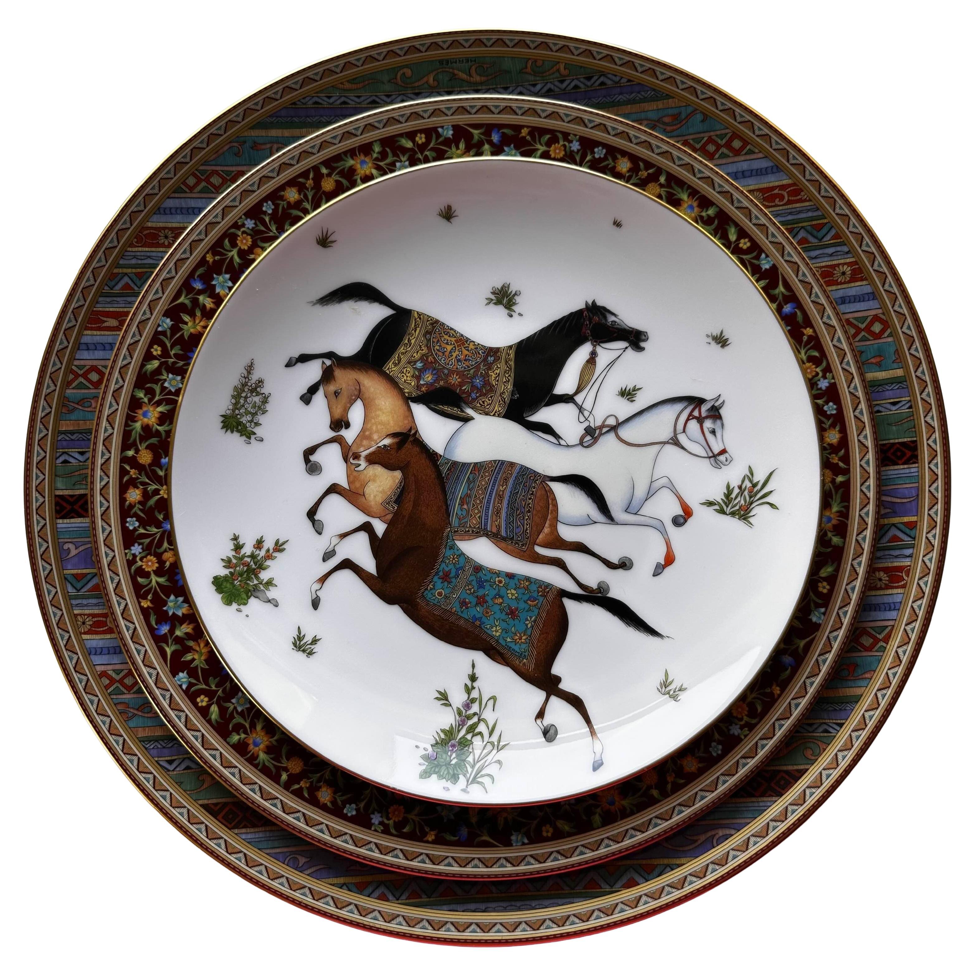 Service de vaisselle en porcelaine "Cheval d'Orient" Hermès - 41 pièces en vente
