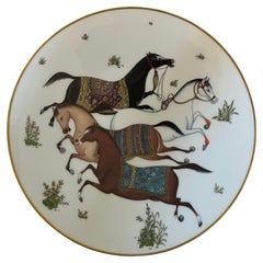 Hermès „Cheval d’Orient“ – Dessertteller mit Porzellanpferd, mit Originalverpackung